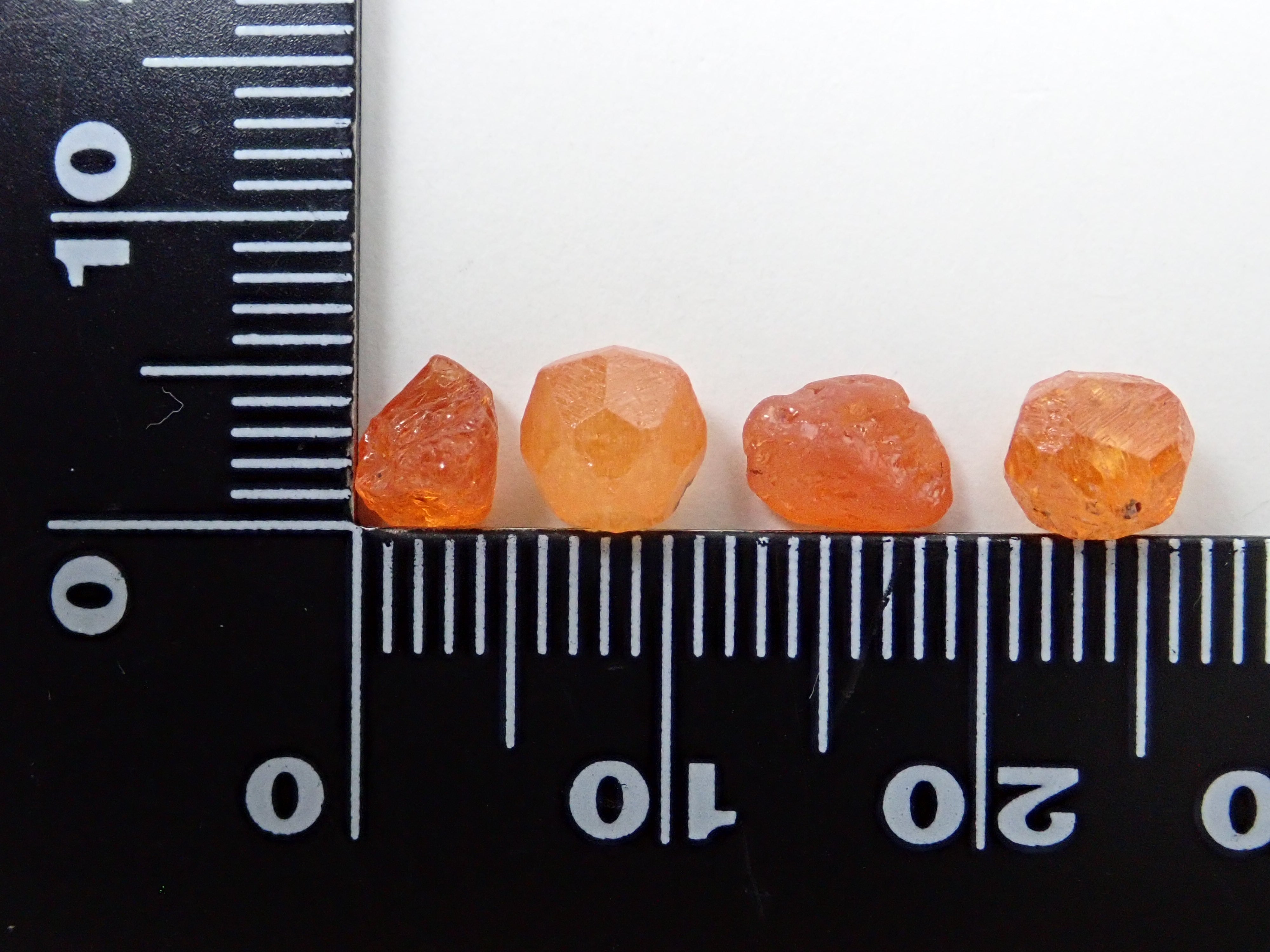 Set of 2 raw spessartine garnet stones from Tanzania and Nigeria (different shapes)《Discount available for multiple purchases》