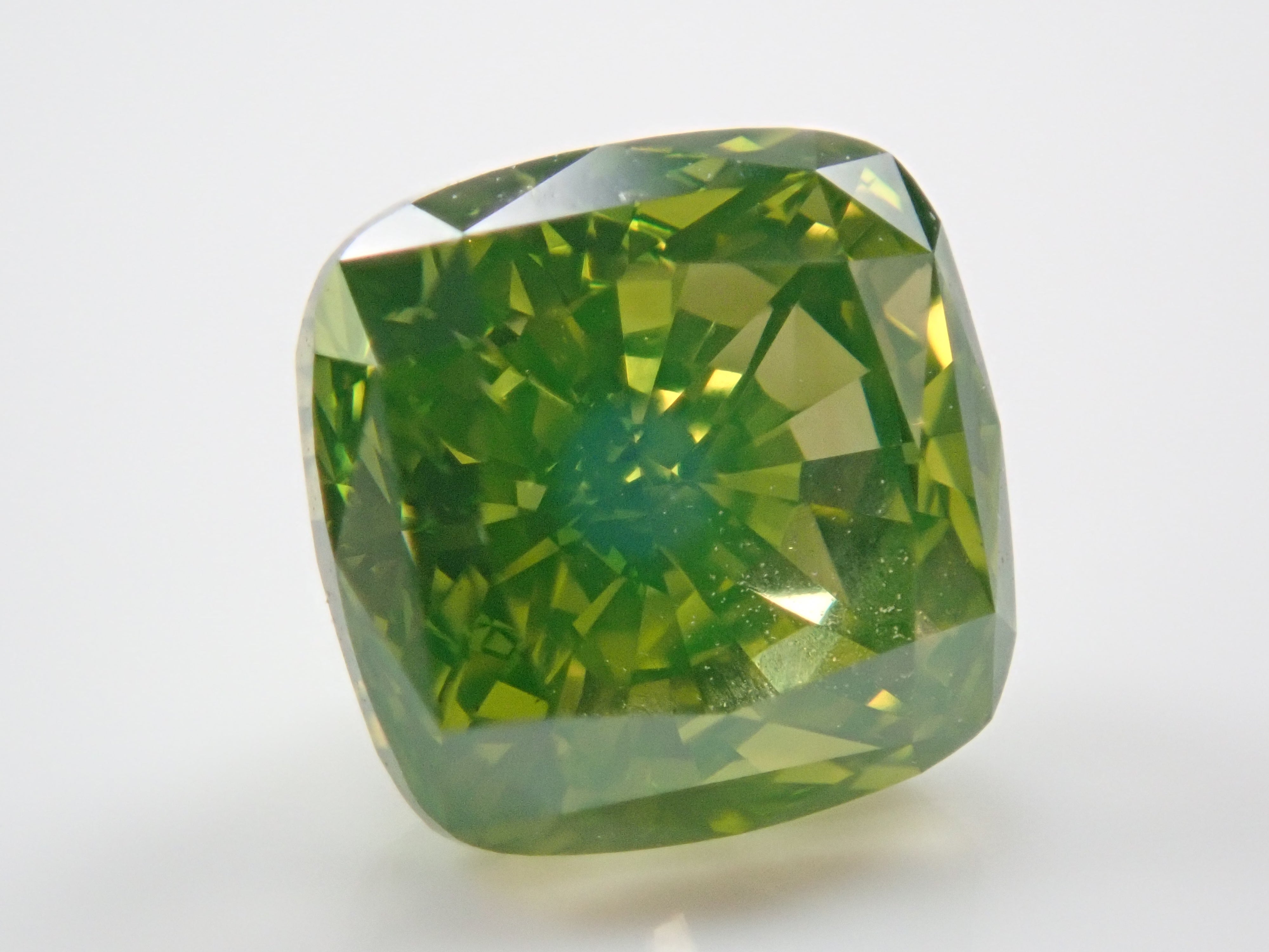 Fancy Deep Yellowish Green Diamond (Treatment) 1.570ct Loose (FANCY DE