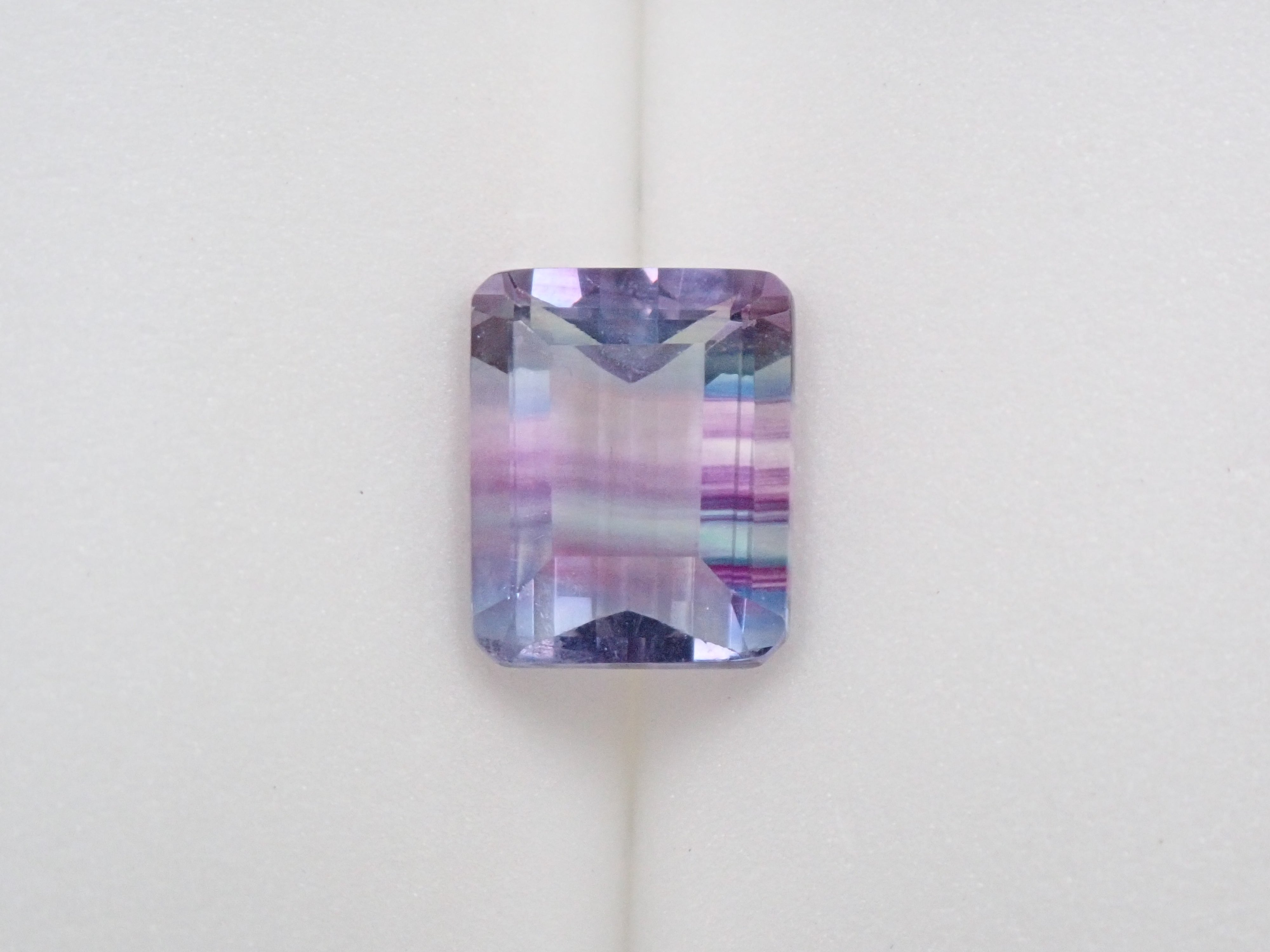 Bicolor fluorite 3.830ct loose