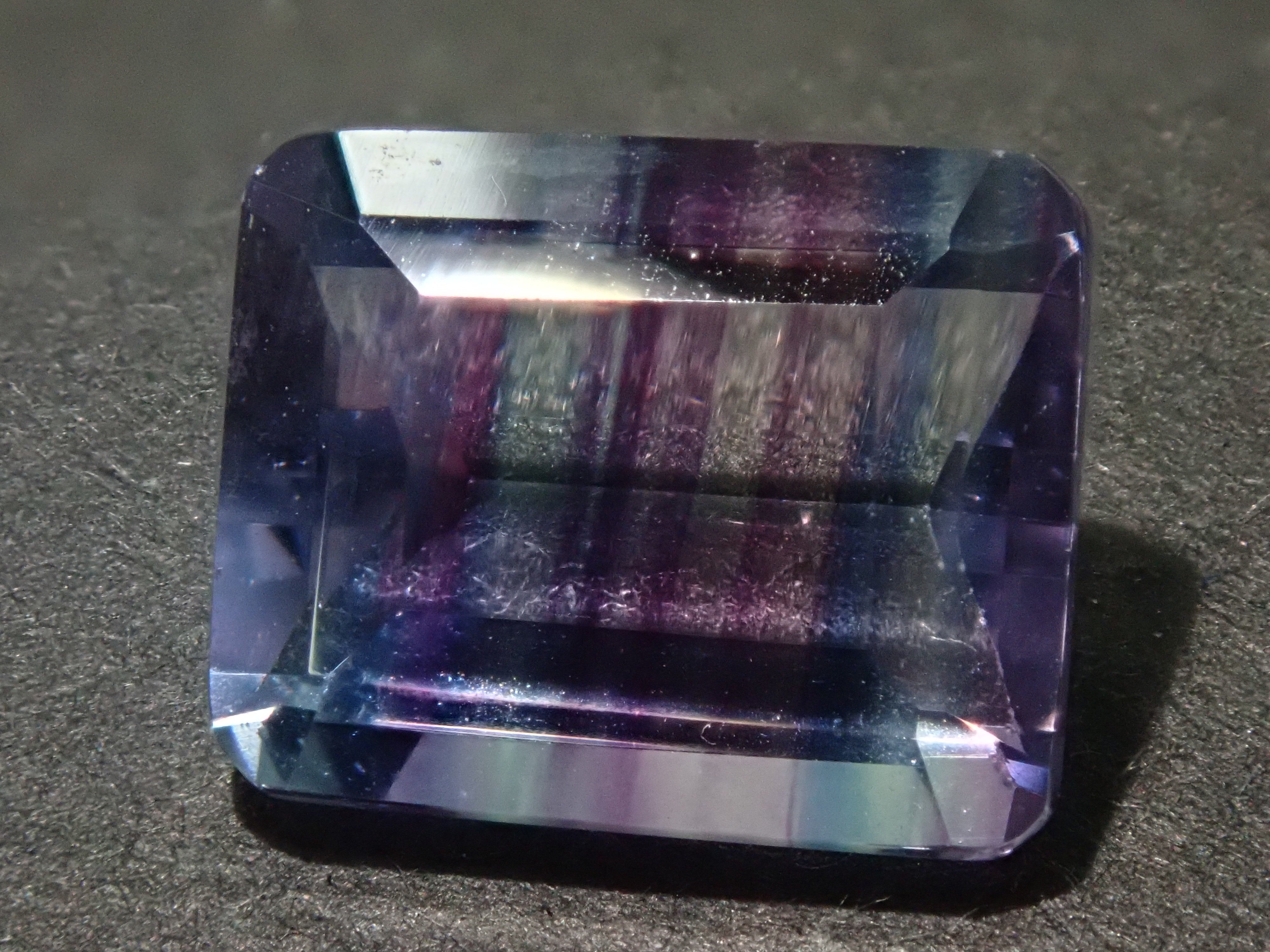 Bicolor fluorite 3.830ct loose