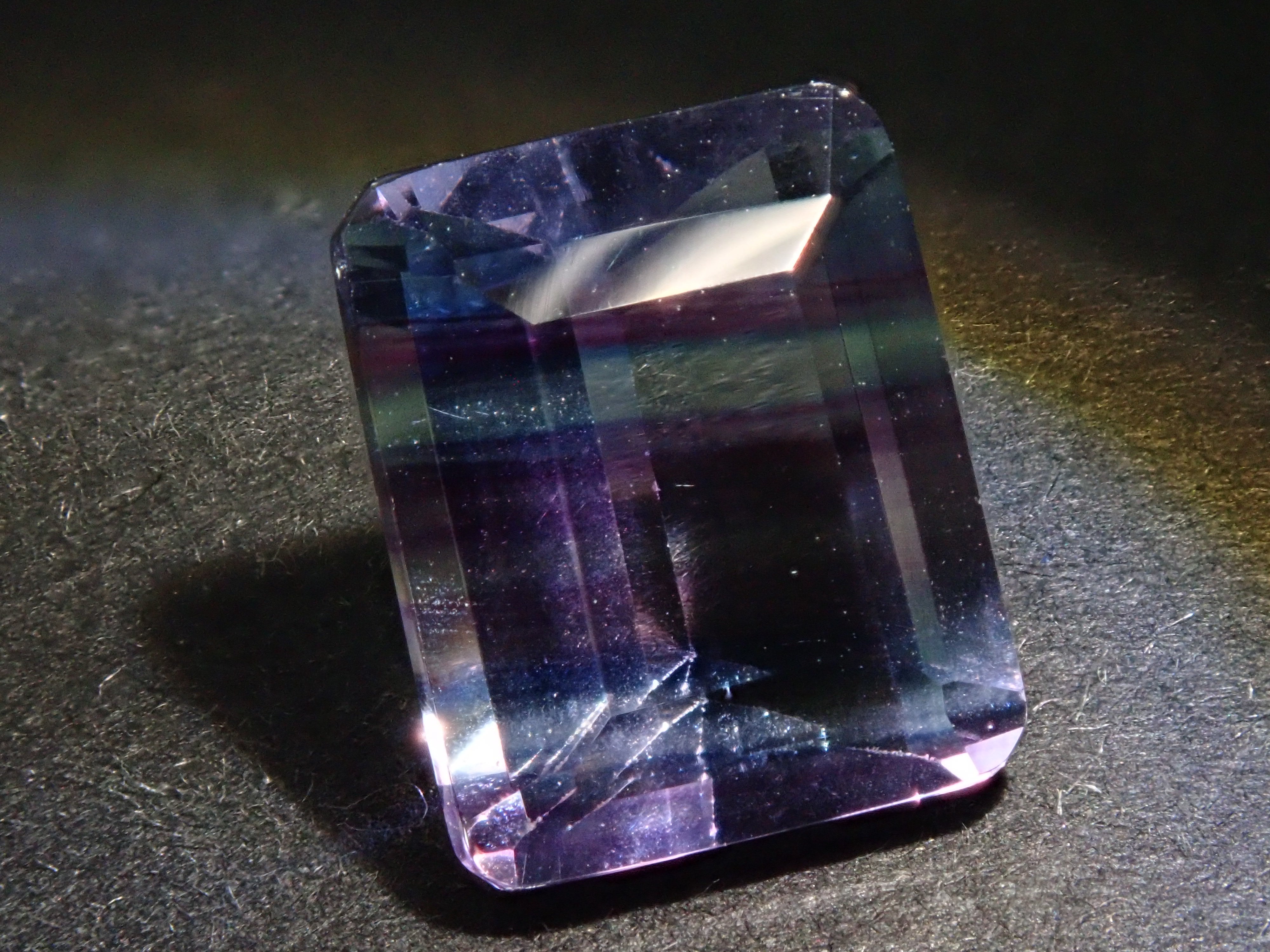 Bicolor fluorite 3.830ct loose