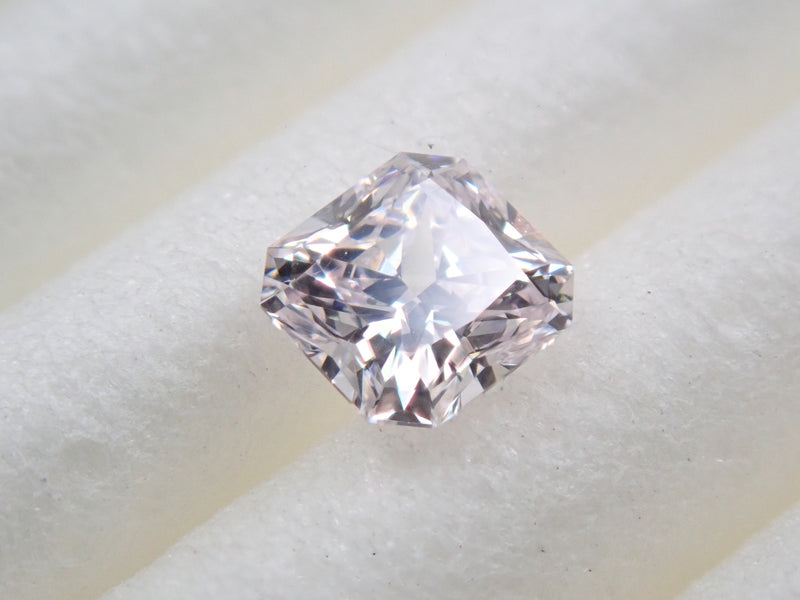 LIGHT PINK VVS-2 ピンクダイヤモンド0.056ct色起因天然 - アクセサリー