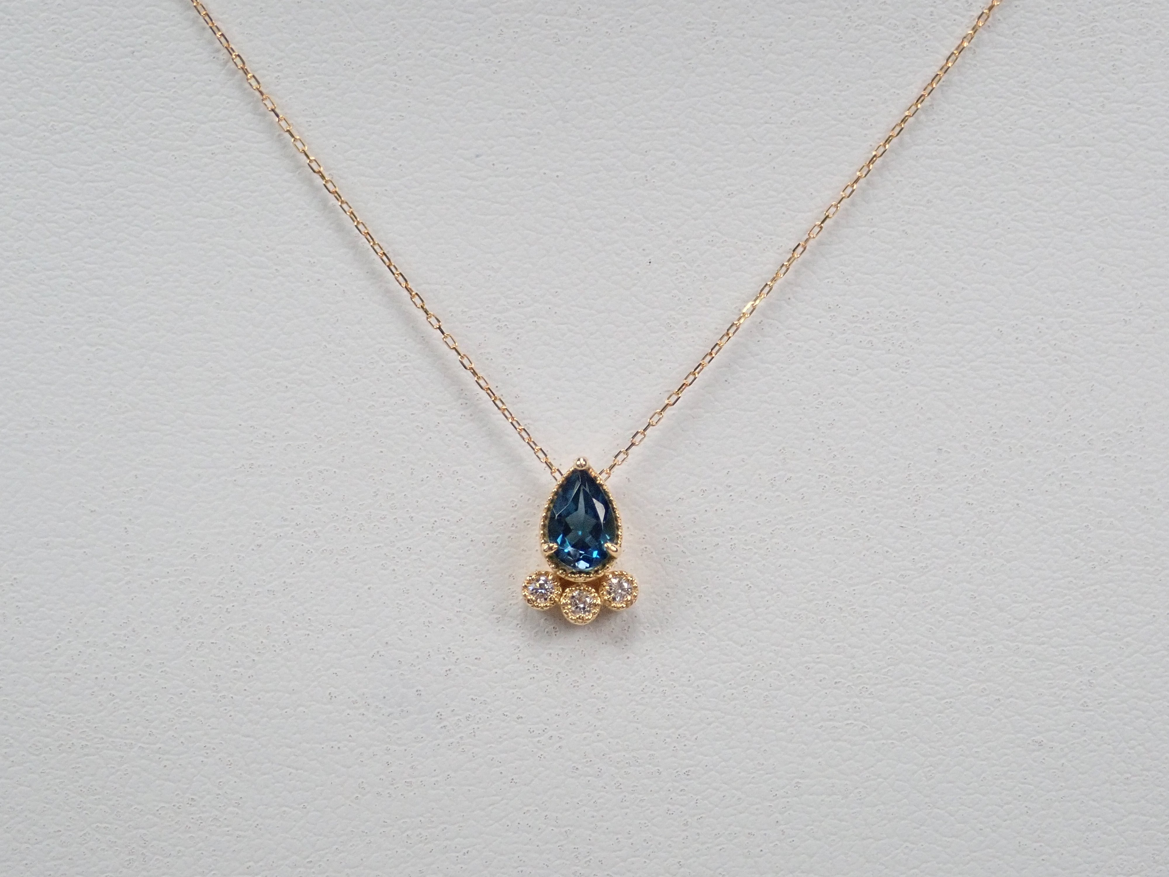 K18 London blue topaz pendant (necklace)