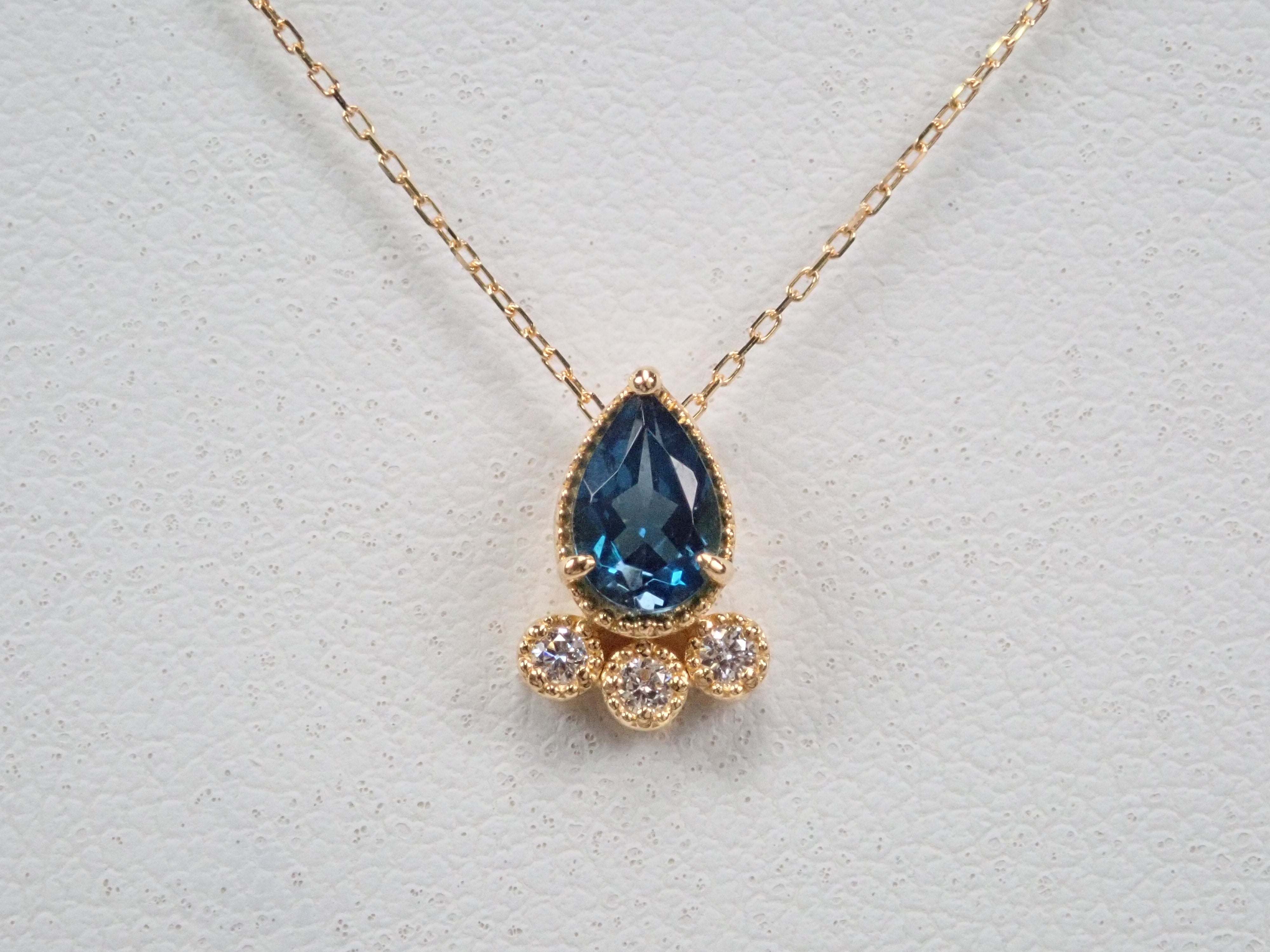 K18 London blue topaz pendant (necklace)