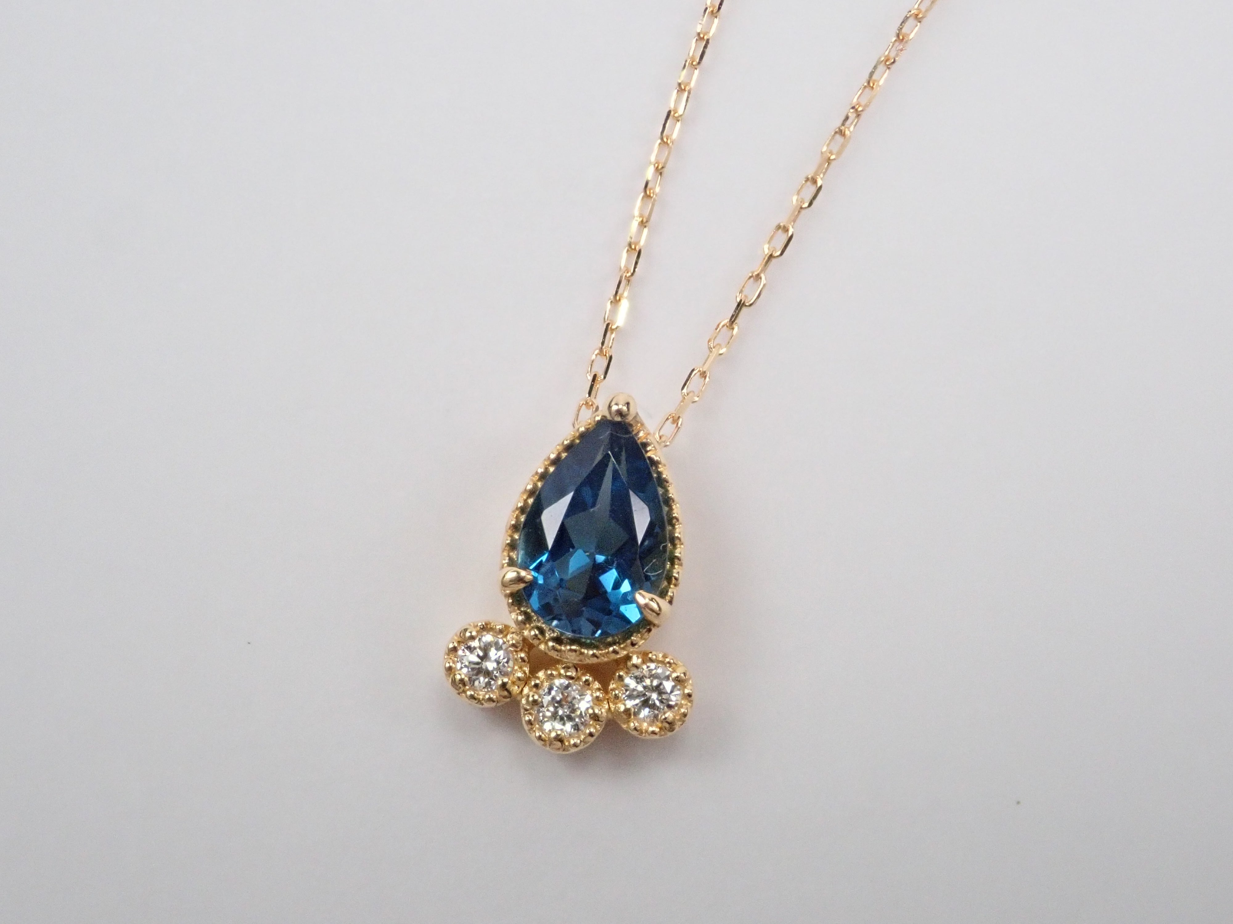 K18 London blue topaz pendant (necklace)