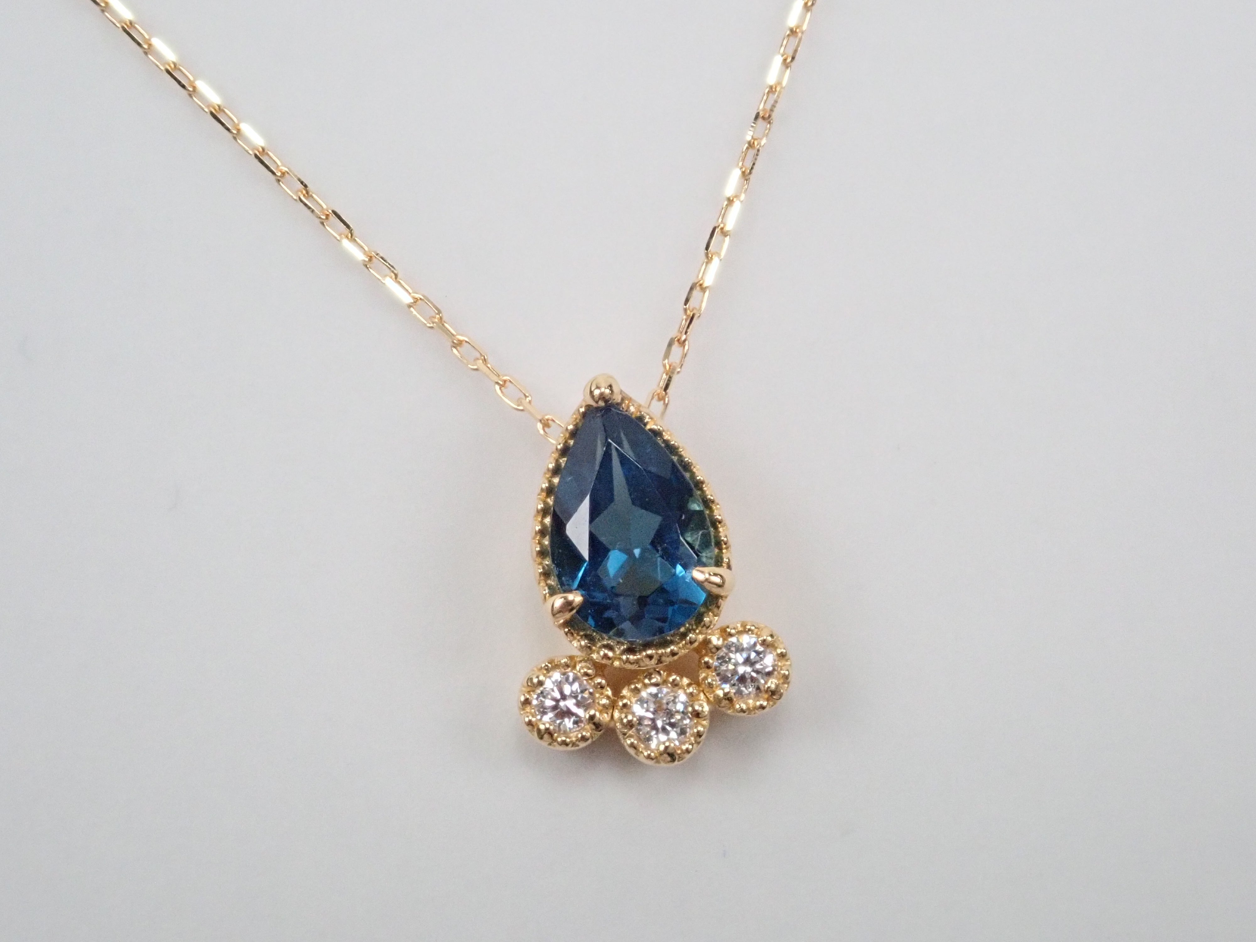 K18 London blue topaz pendant (necklace)