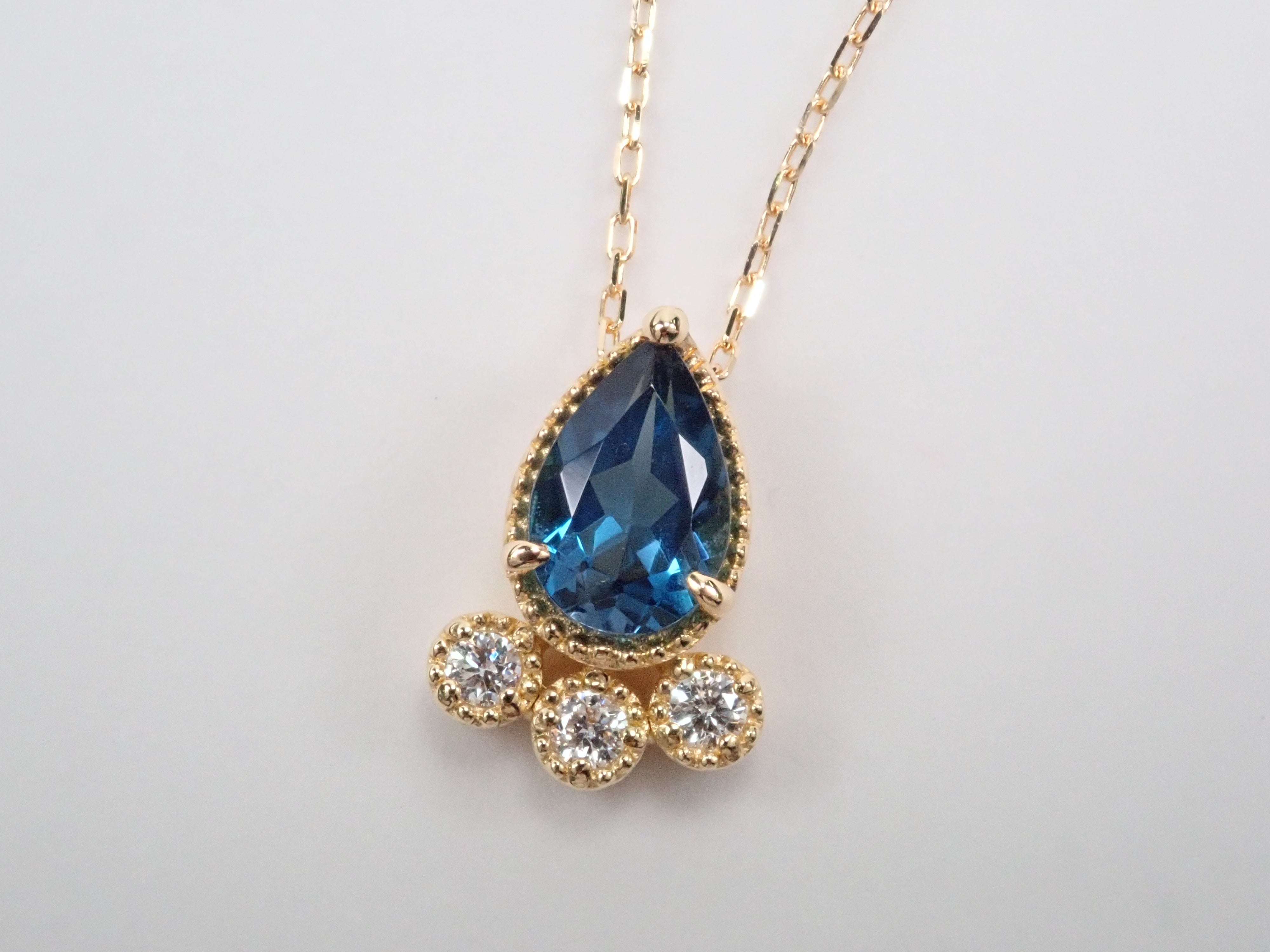 K18 London blue topaz pendant (necklace)