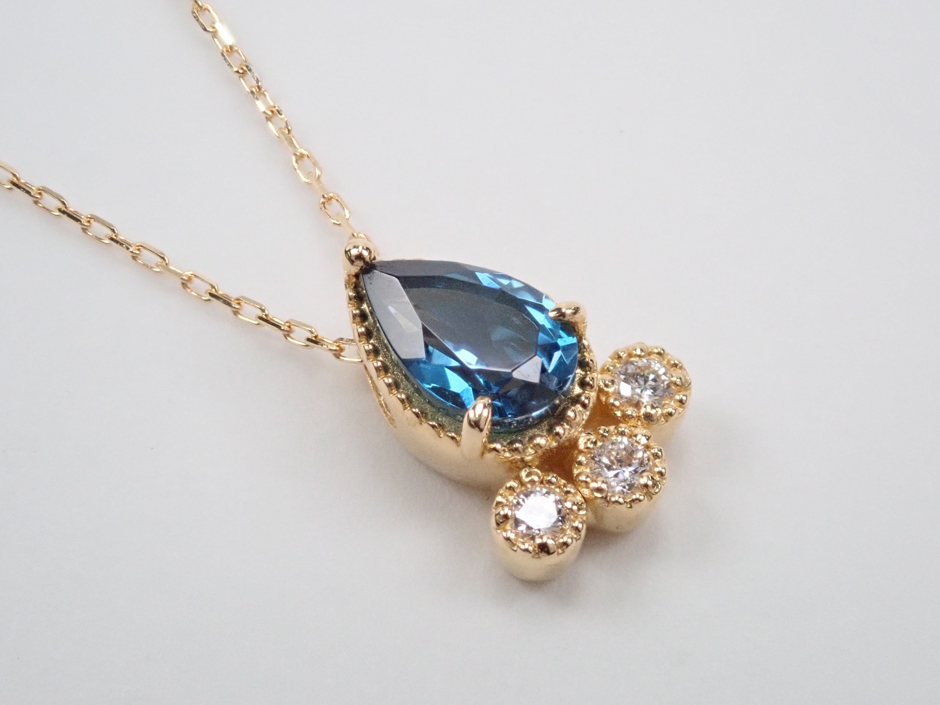 K18 London blue topaz pendant (necklace)