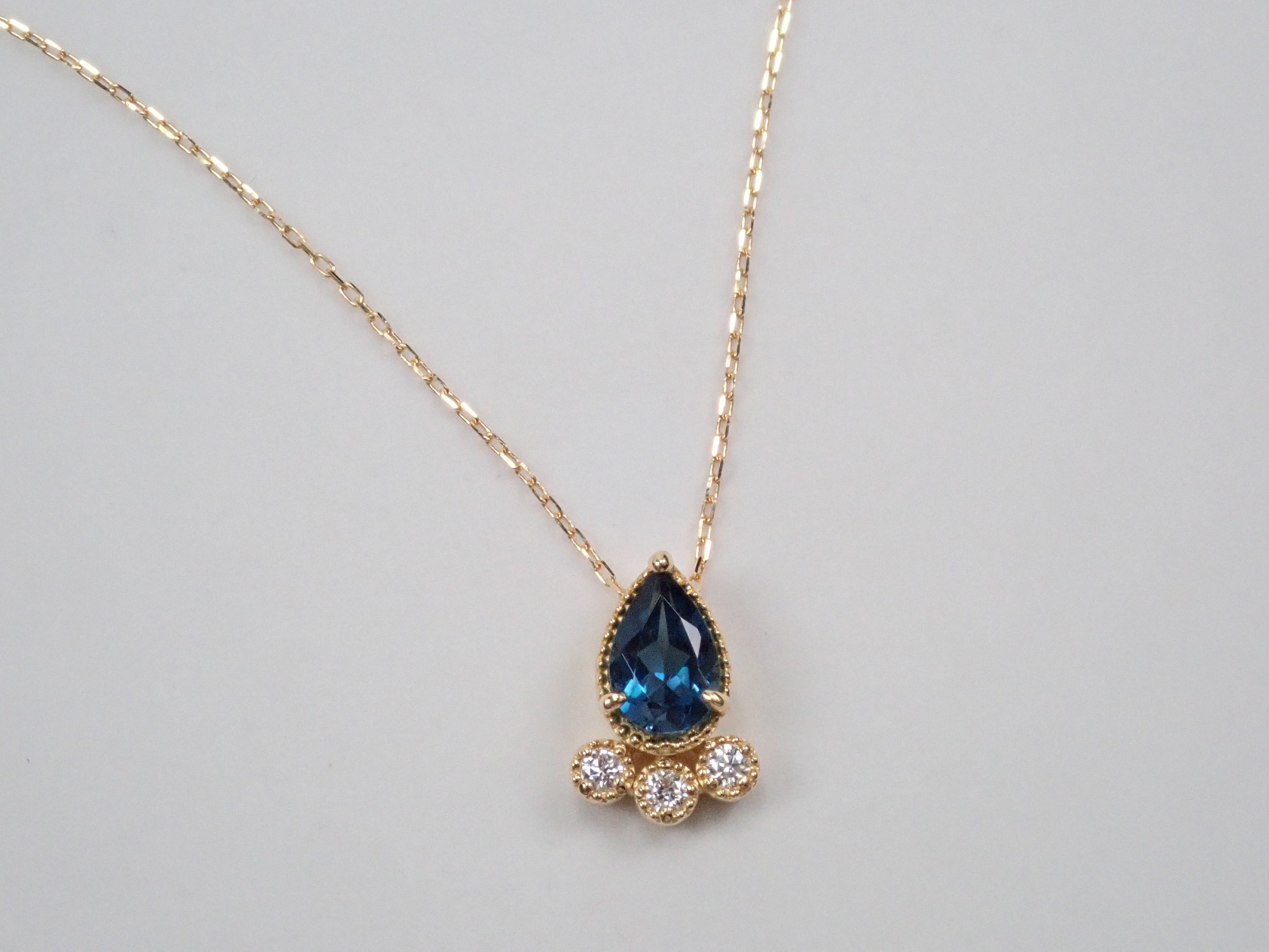 K18 London blue topaz pendant (necklace)