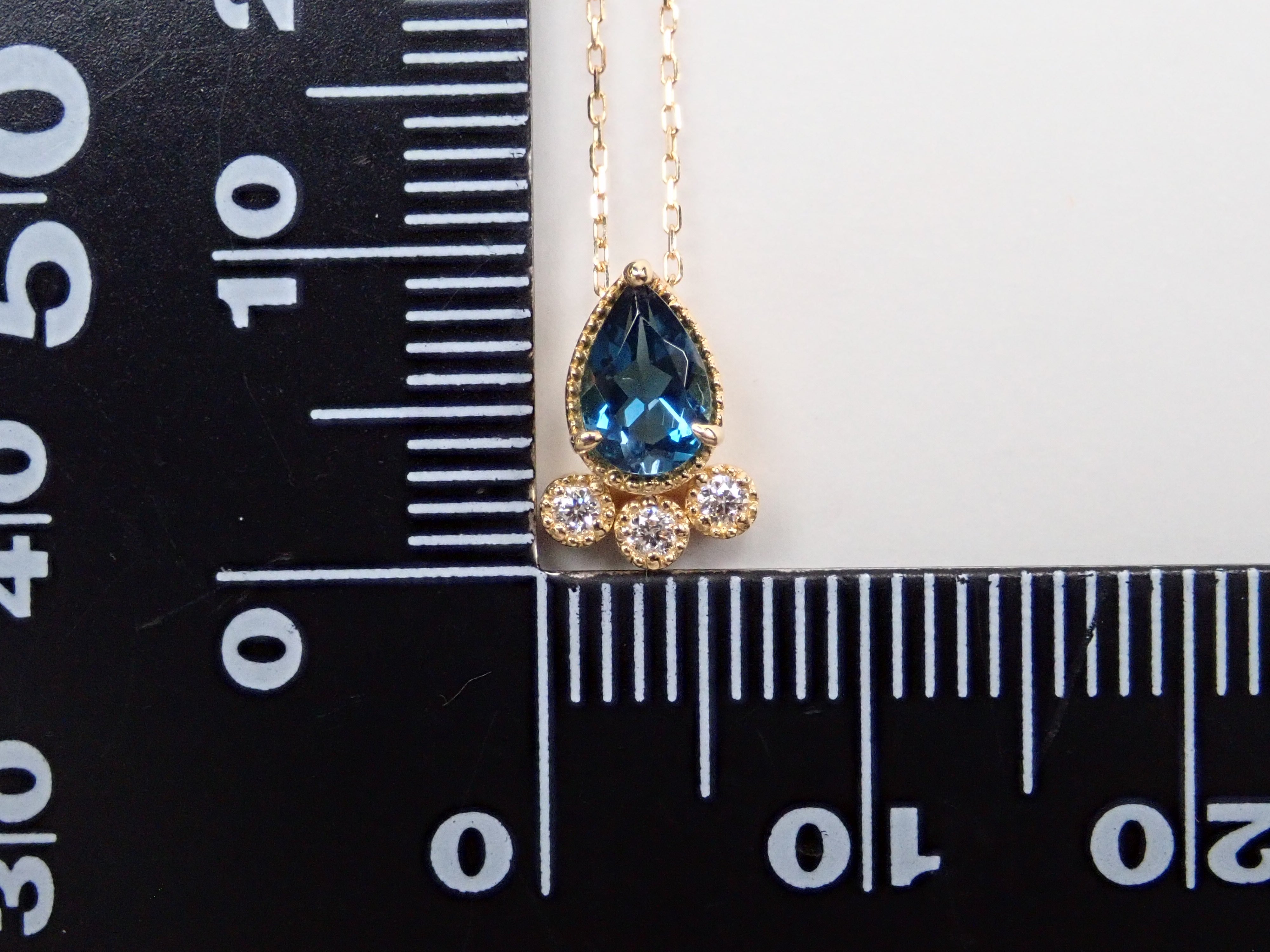 K18 London blue topaz pendant (necklace)