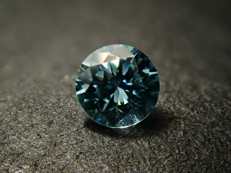 アイスブルーダイヤモンド 2.6mm/0.073ctルース(FANCY INTENSE GREENISH BLUE, VS-2)