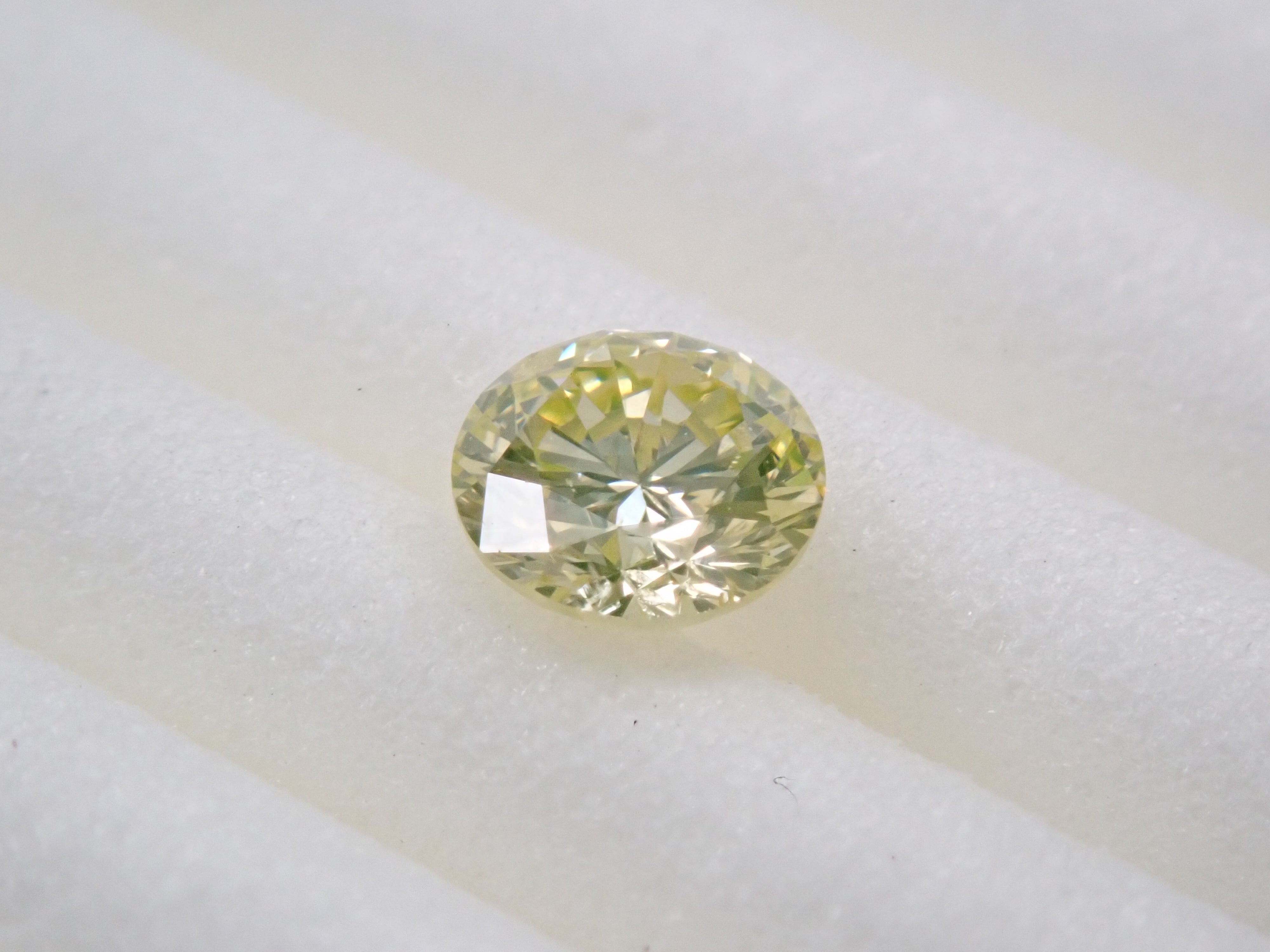 【31500861掲載】イエローダイヤモンド 0.286ctルース(FANCY LIGHT GREENISH YELLOW, I1)