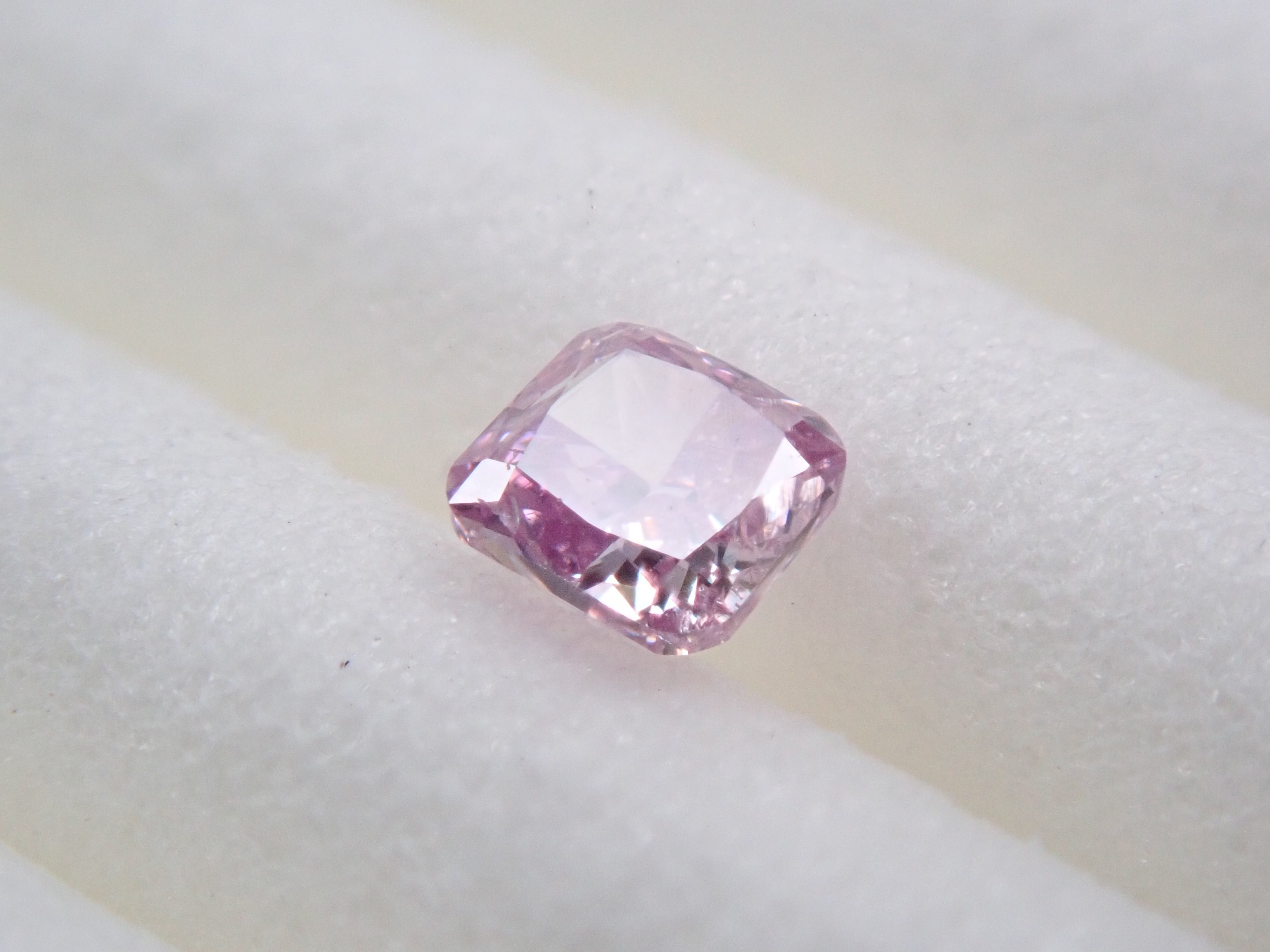 【31500864掲載】ピンクダイヤモンド 0.084ctルース(FANCY INTENSE PURPLE PINK, I1)