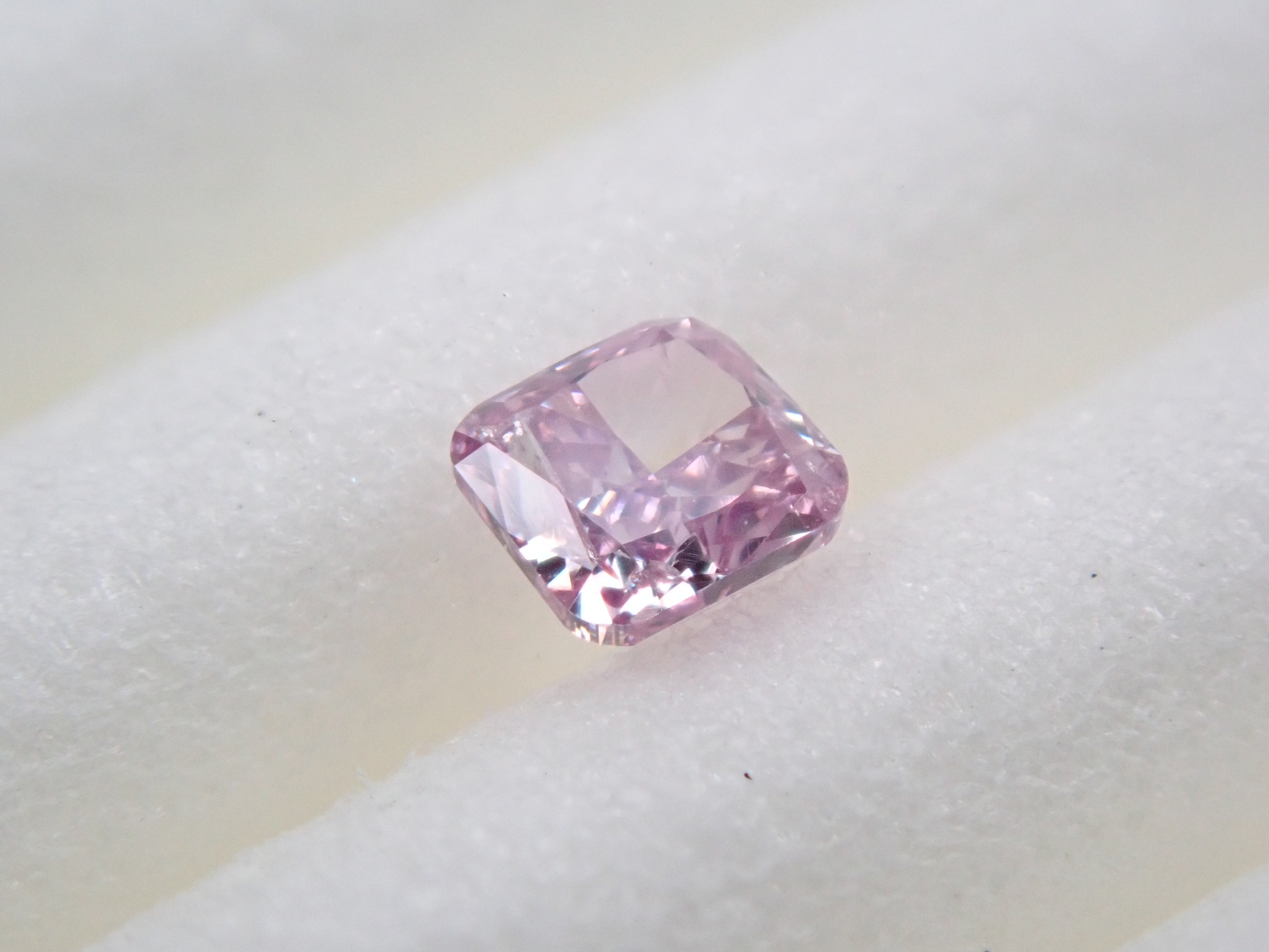 【31500864掲載】ピンクダイヤモンド 0.084ctルース(FANCY INTENSE PURPLE PINK, I1)