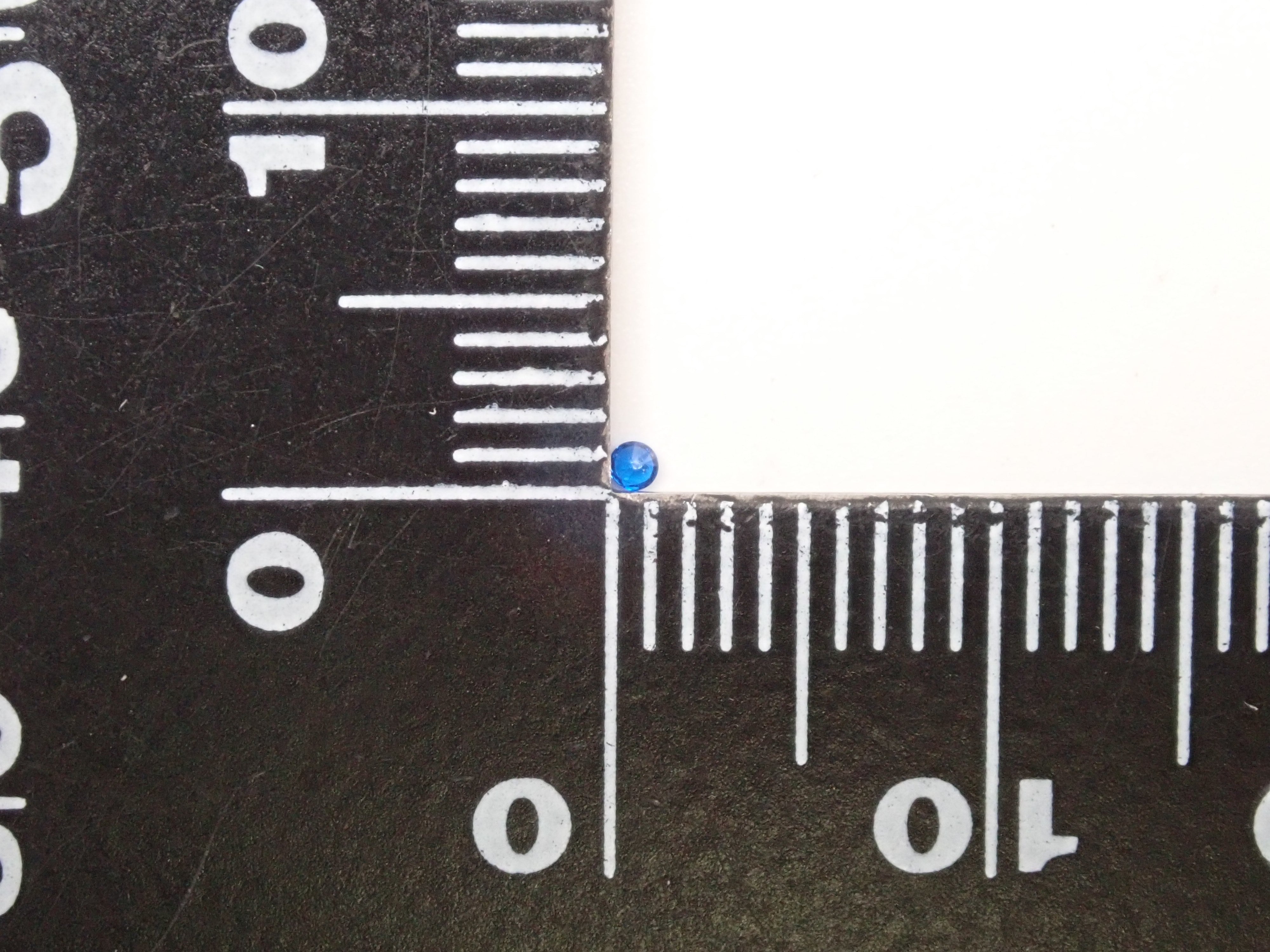 ベトナム産コバルトスピネル 1.3mm/0.011ctルース（カラーシフト）日独鑑