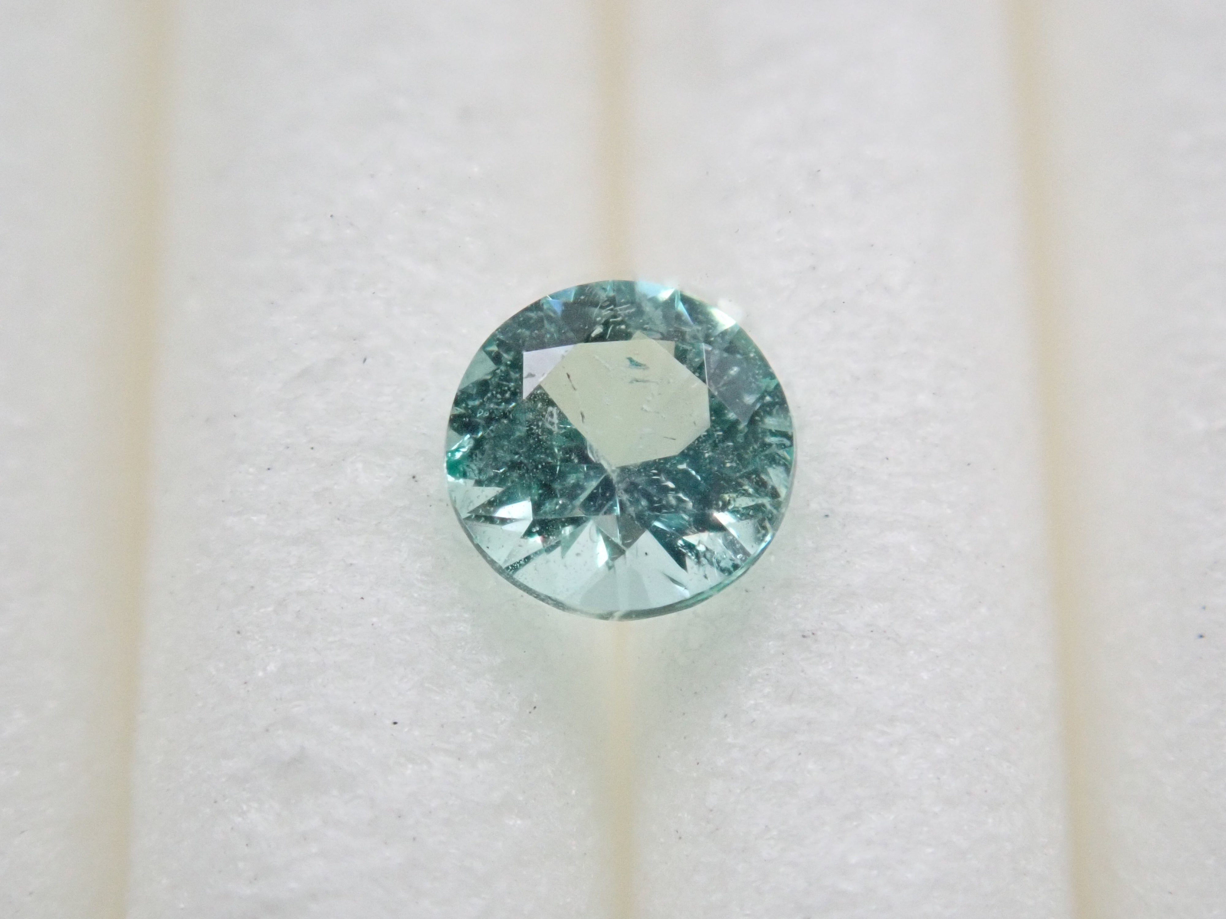 ロシア産ノンオイルエメラルド 3.2mm/0.10ctルース GIA