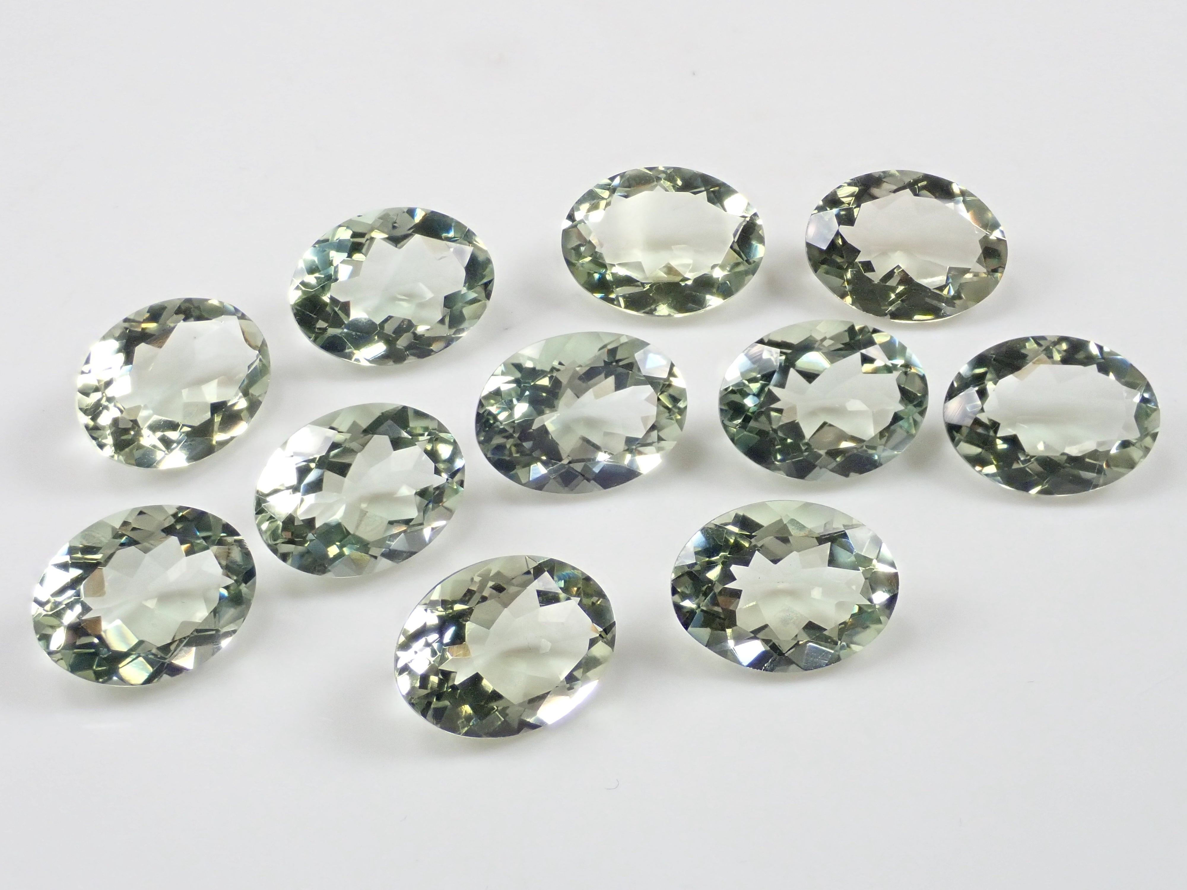 グリーンクォーツ1石ルース（約8ct,12×16mm)