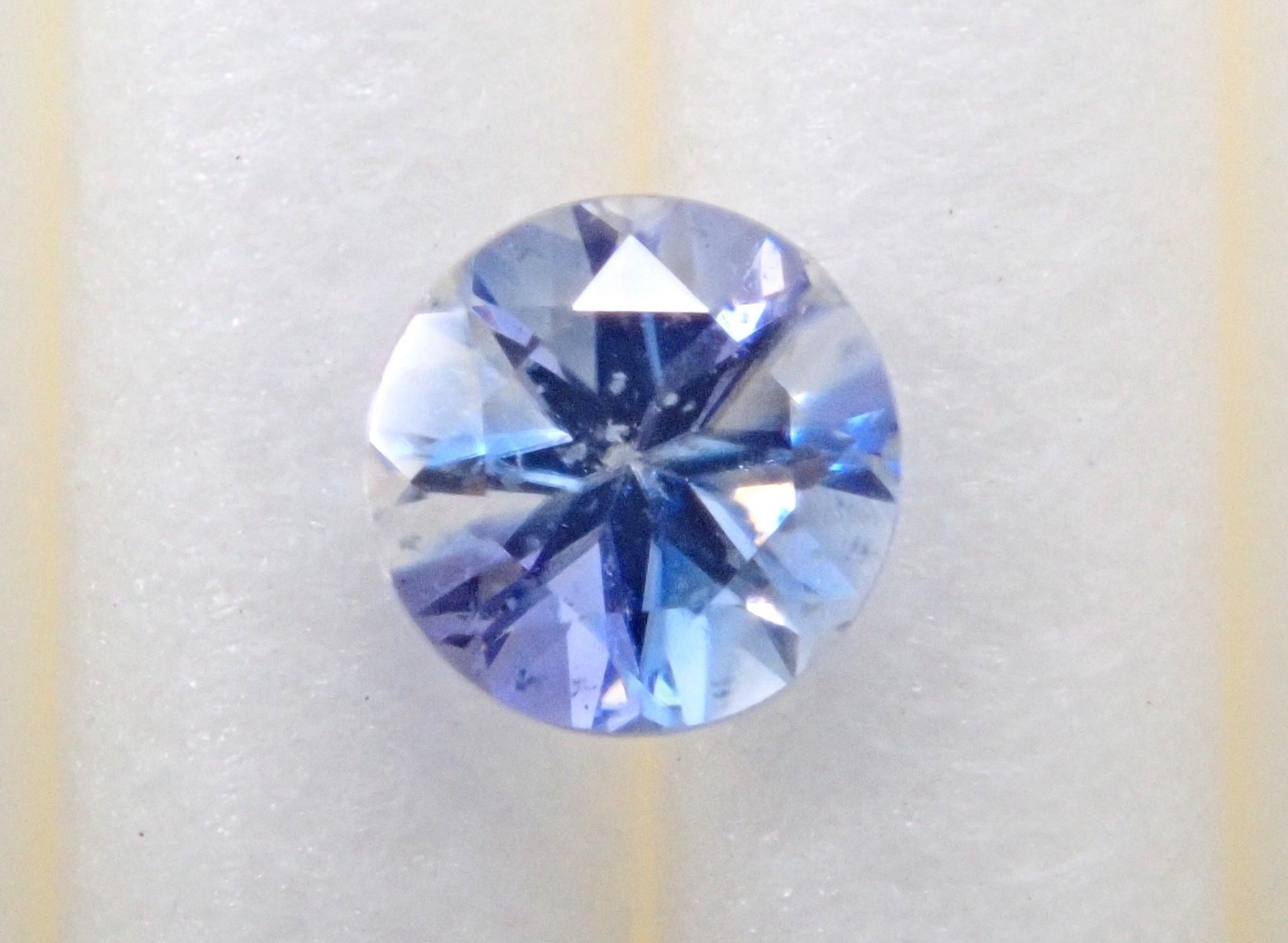 Bicolor Benitoite 3.2mm/0.22ct loose