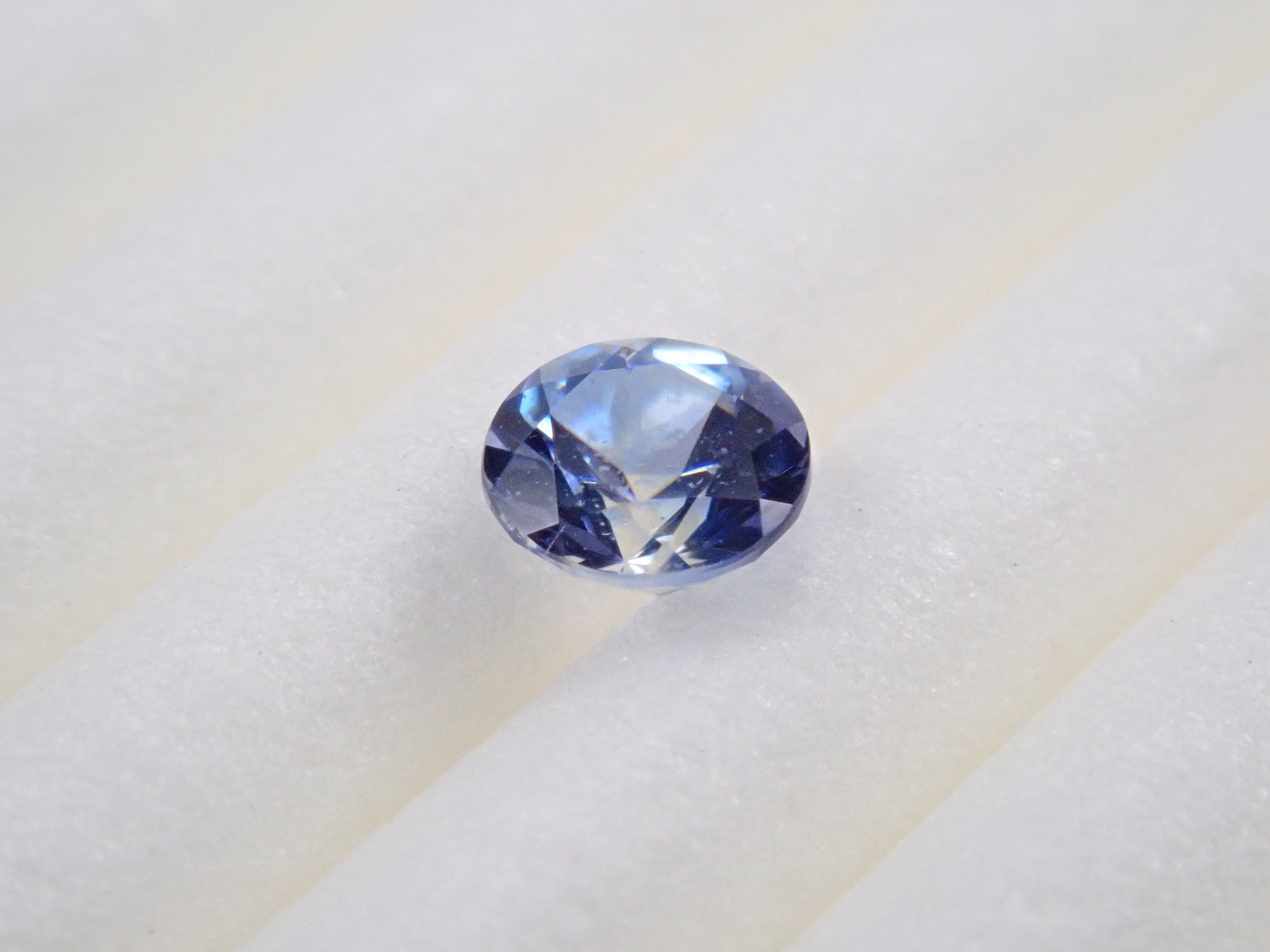 バイカラーベニトアイト 3.2mm/0.22ctルース