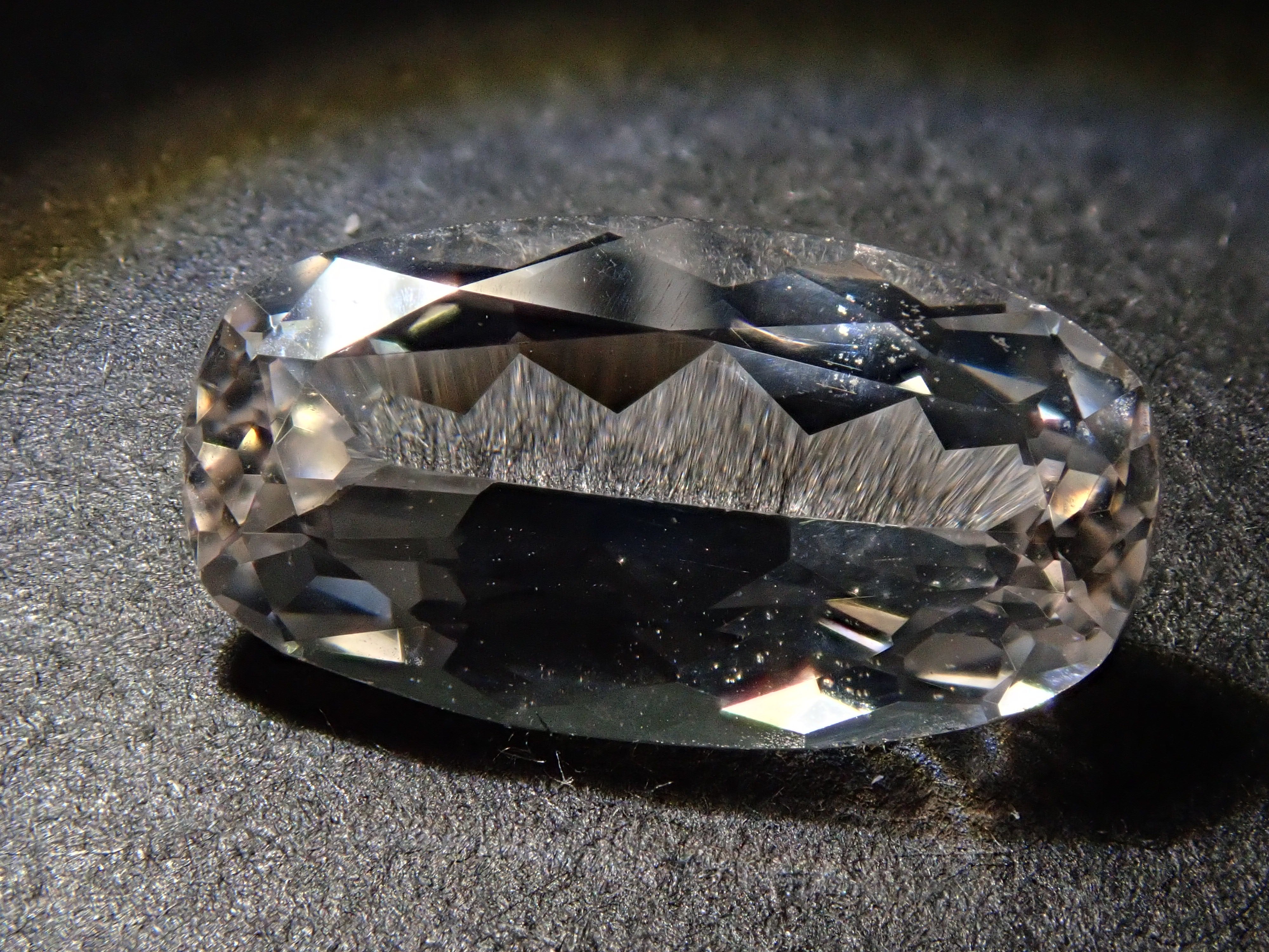 【12539378掲載】スリランカ産エンスタタイト 1.877ctルース