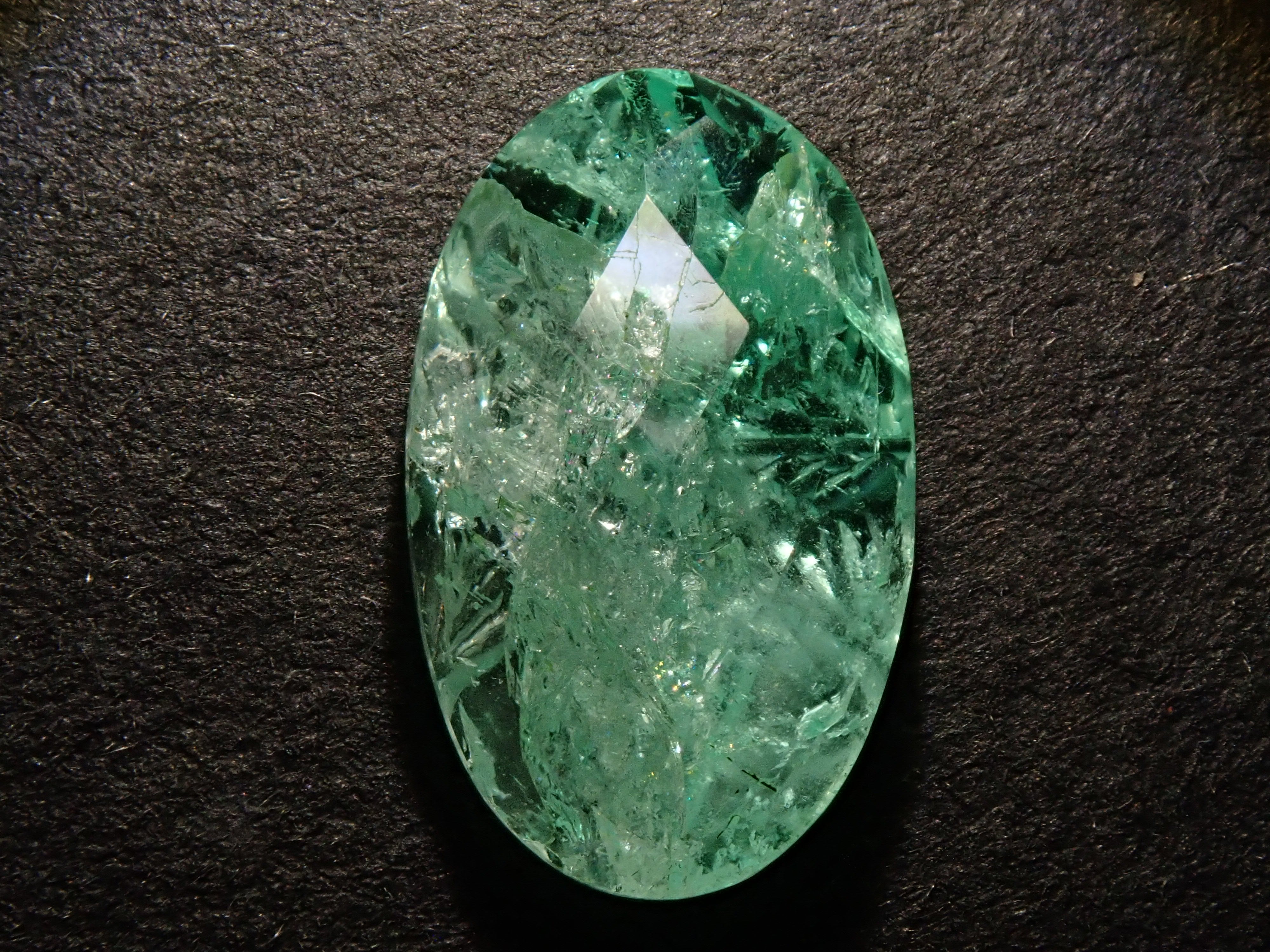 【甲州貴石切子】コロンビア産エメラルド 2.550ct《コラボ》ルース ワッペン付