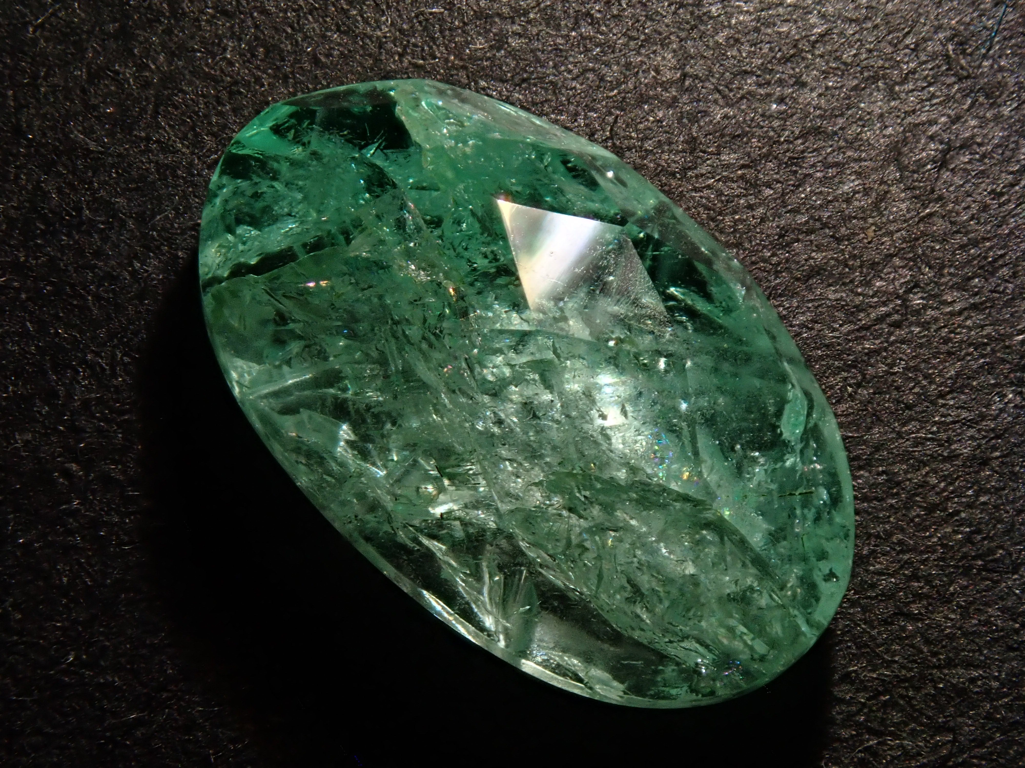 【甲州貴石切子】コロンビア産エメラルド 2.550ct《コラボ》ルース ワッペン付