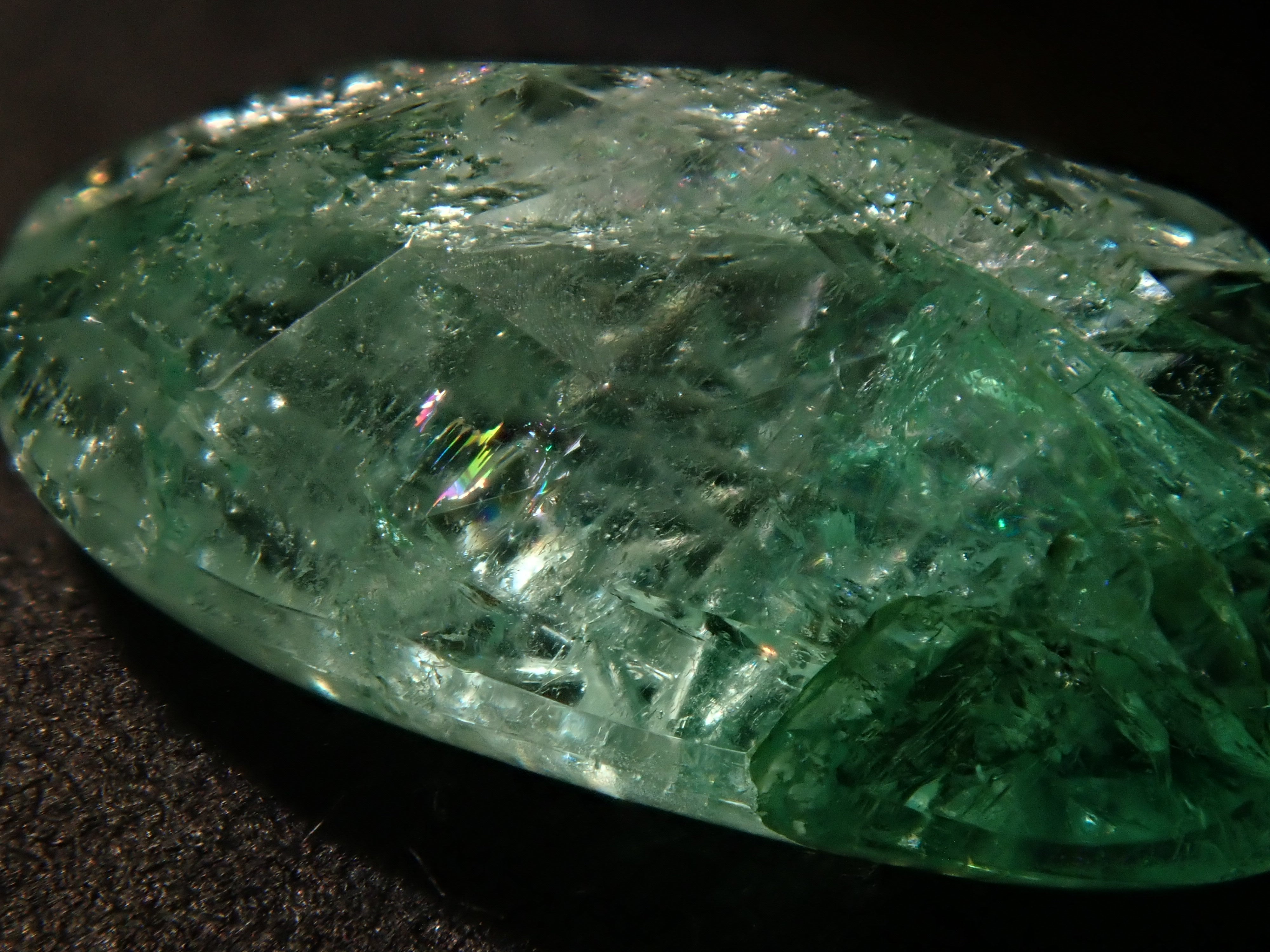 【甲州貴石切子】コロンビア産エメラルド 2.550ct《コラボ》ルース ワッペン付