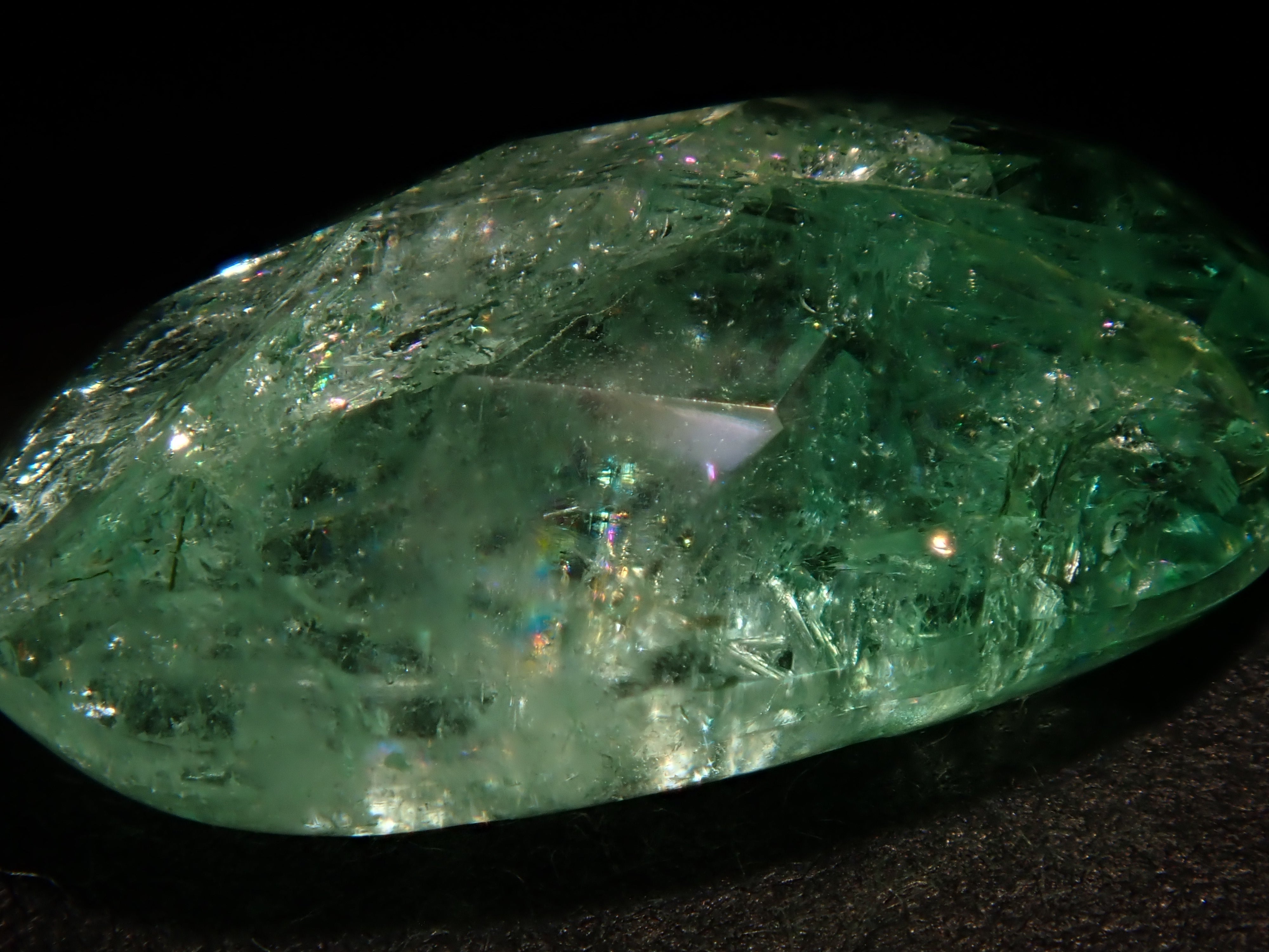 【甲州貴石切子】コロンビア産エメラルド 2.550ct《コラボ》ルース ワッペン付