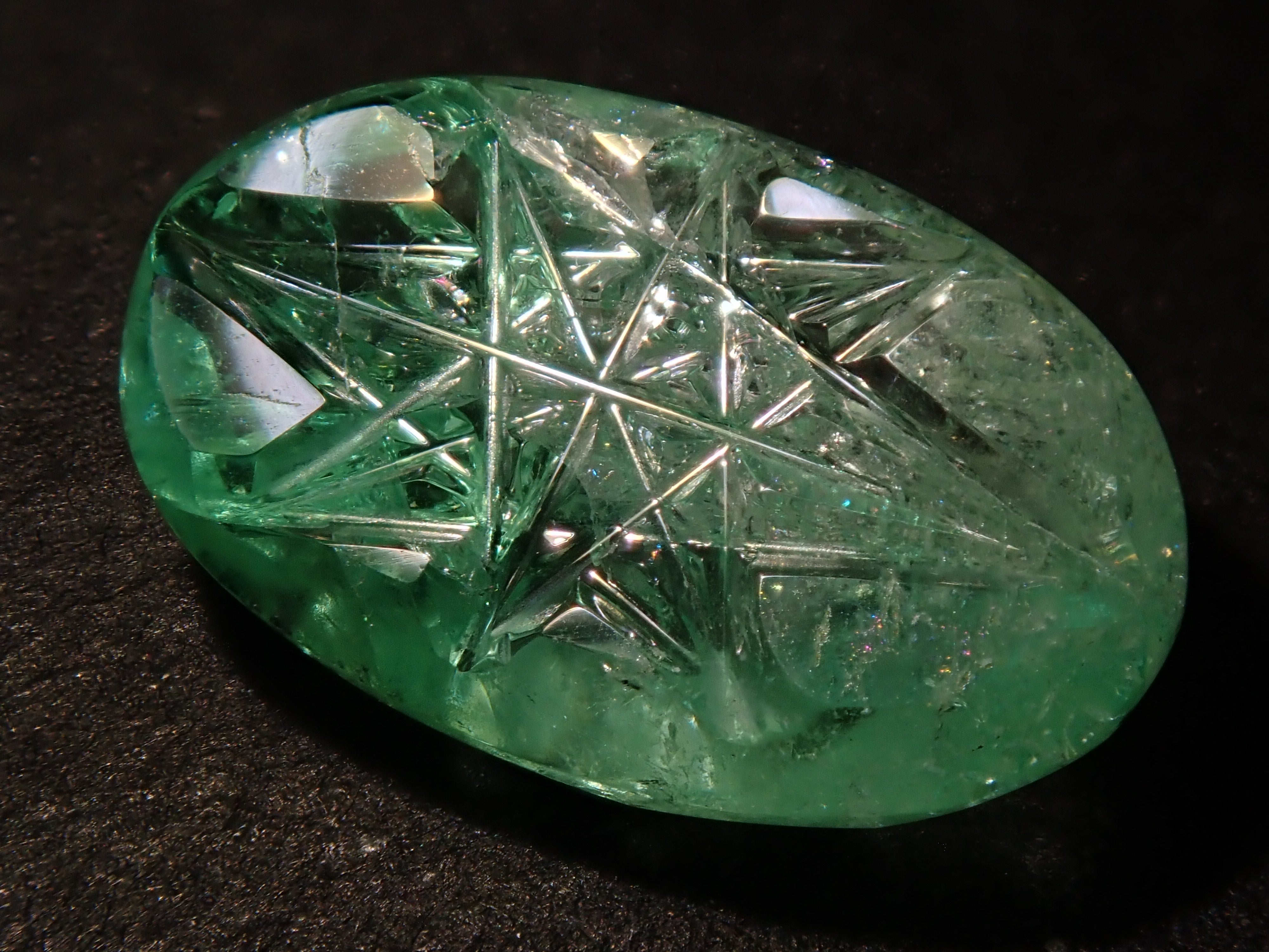 【甲州貴石切子】コロンビア産エメラルド 2.550ct《コラボ》ルース ワッペン付