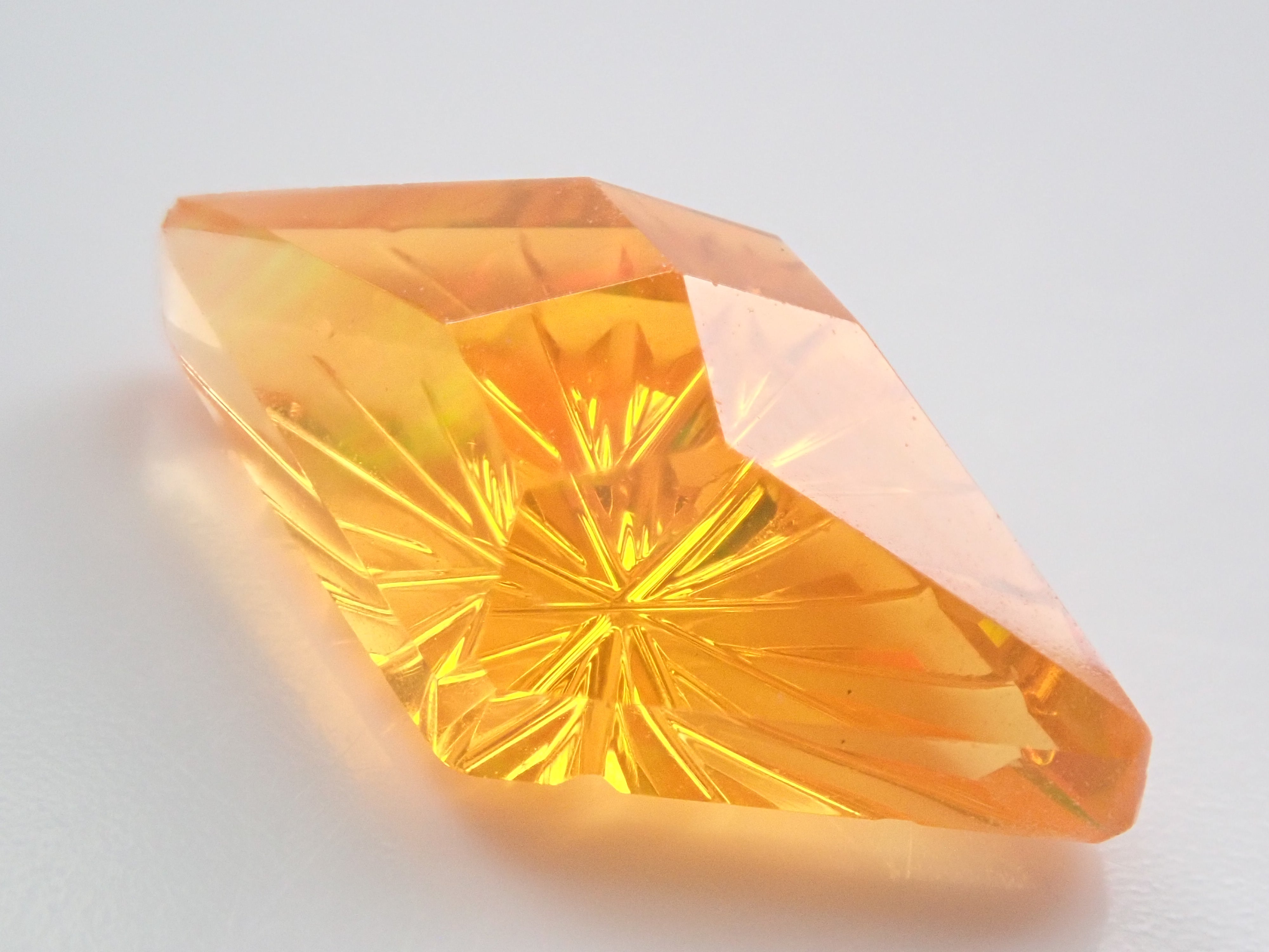 【甲州貴石切子】メキシコ産ファイアオパール 1.586ct《コラボ》ルース ワッペン付