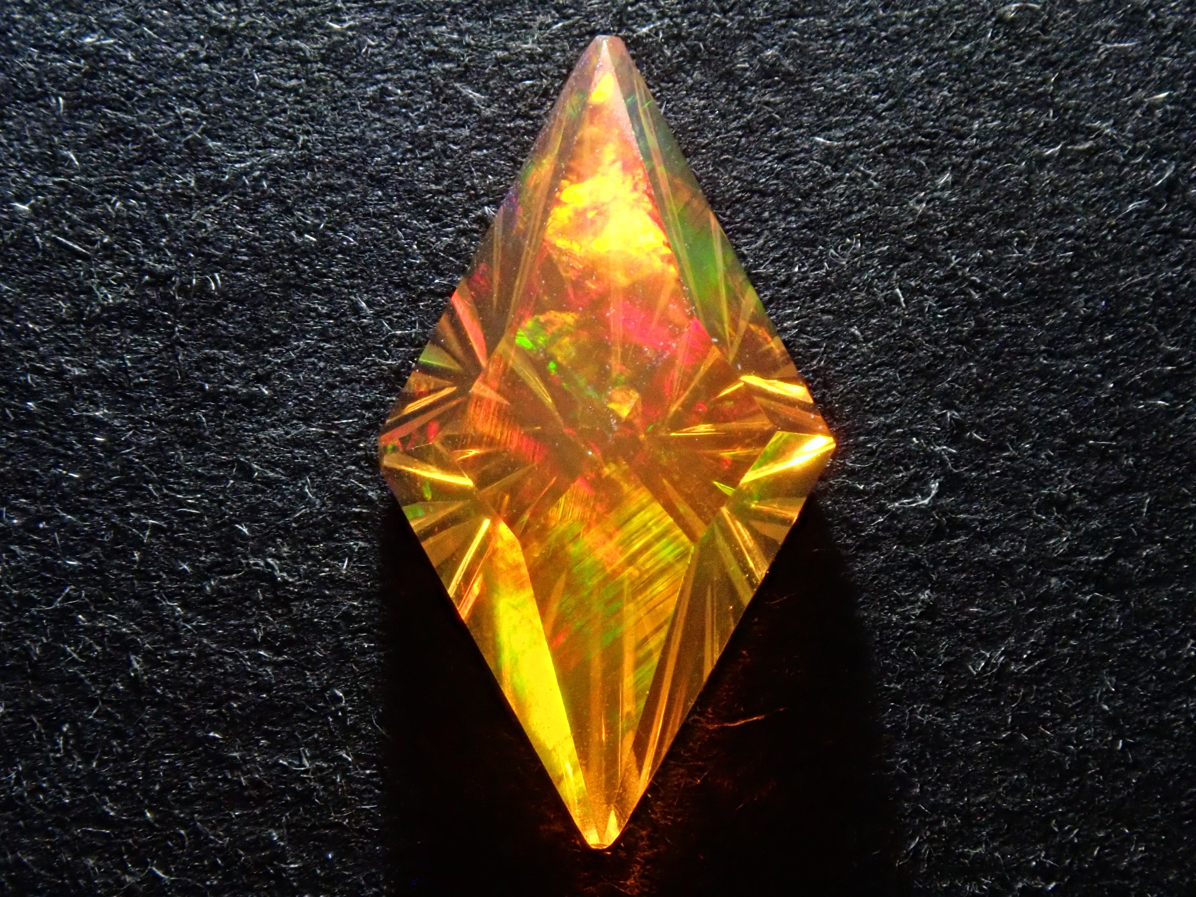 【甲州貴石切子】メキシコ産ファイアオパール 1.586ct《コラボ》ルース ワッペン付