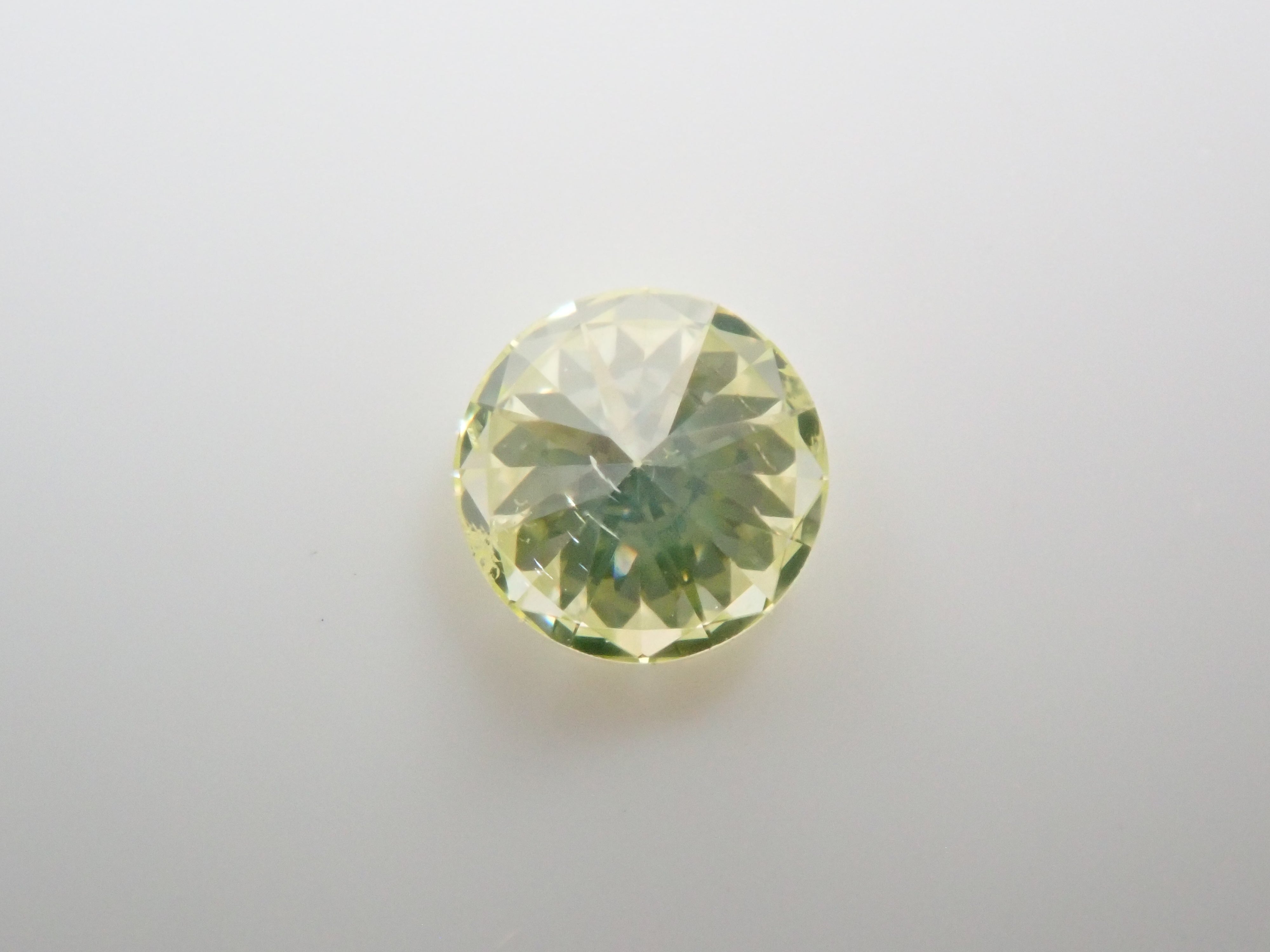 グリーンイエローダイヤモンド 2.9mm/0.097ctルース(LIGHT GREEN YELLOW, SI-2)