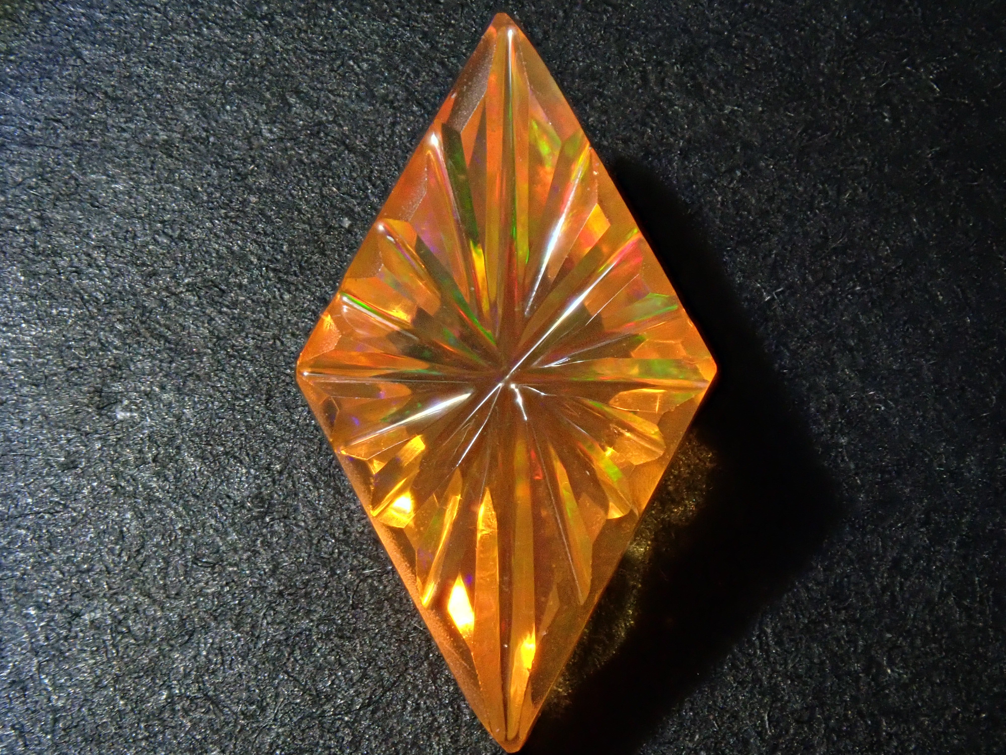 【甲州貴石切子】メキシコ産ファイアオパール 1.586ct《コラボ》ルース ワッペン付