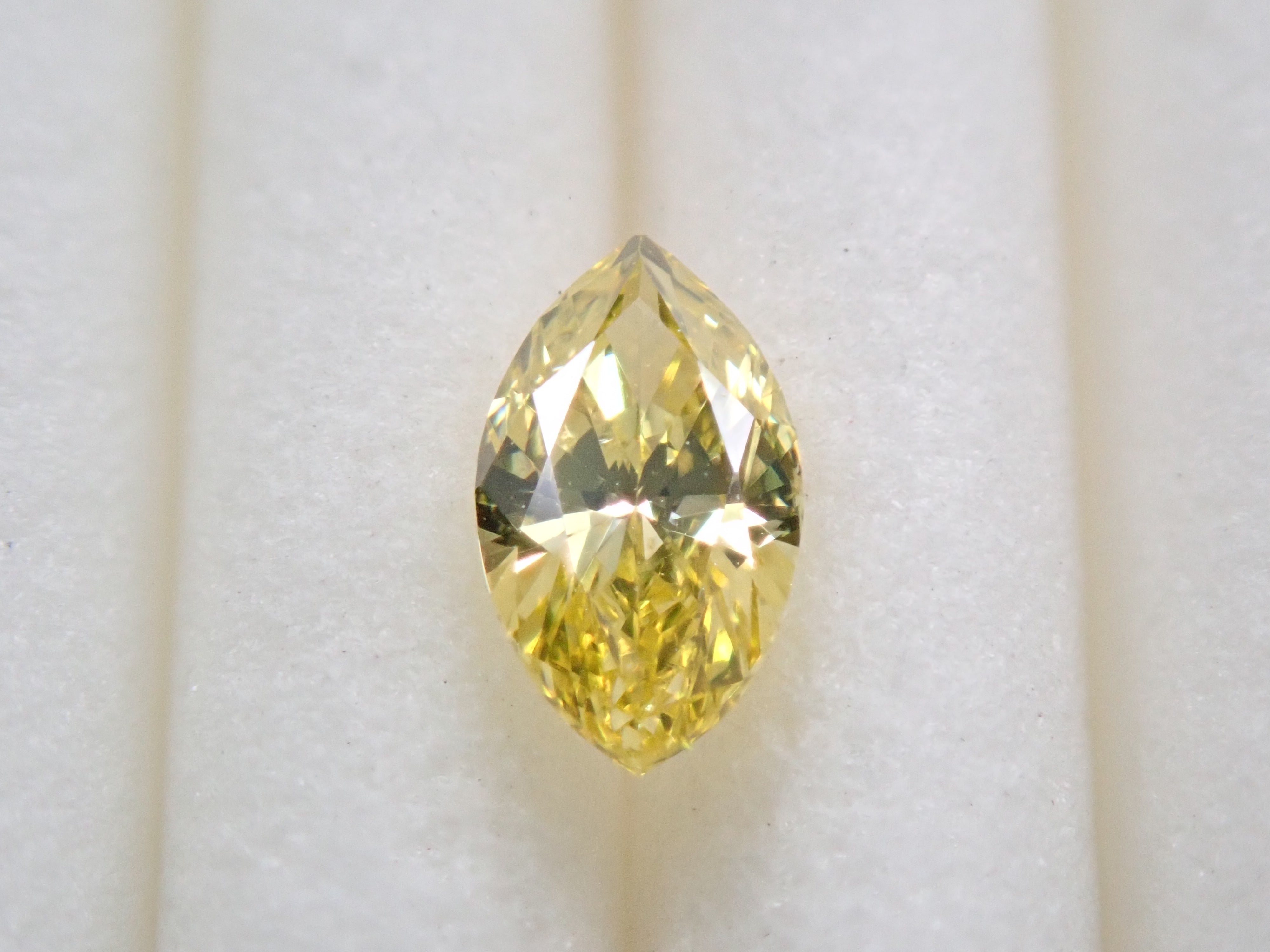 イエローダイヤモンド（トリートメント） 0.190ctルース(FANCY INTENSE YELLOW*, SI-2)