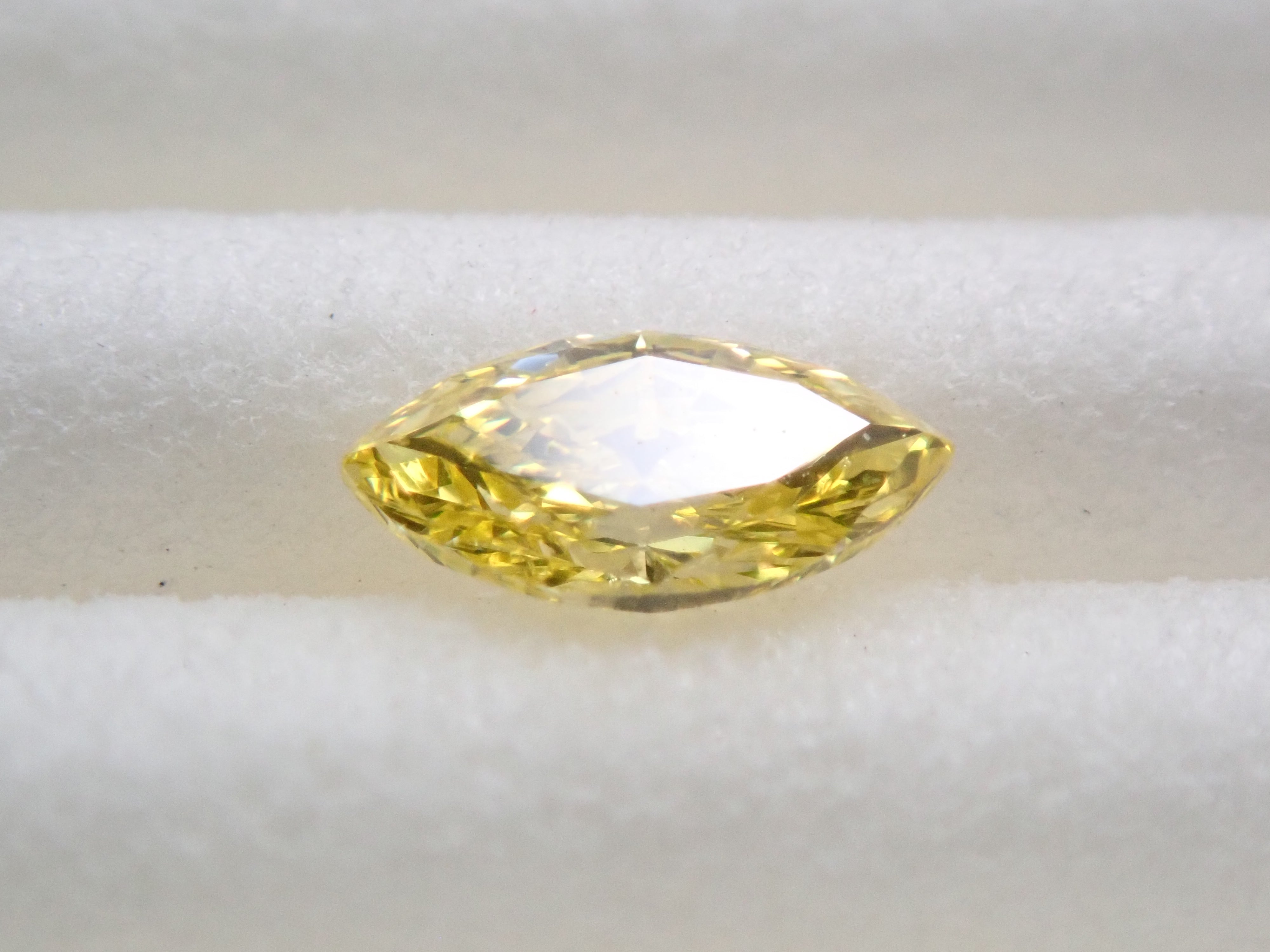 イエローダイヤモンド（トリートメント） 0.190ctルース(FANCY INTENSE YELLOW*, SI-2)