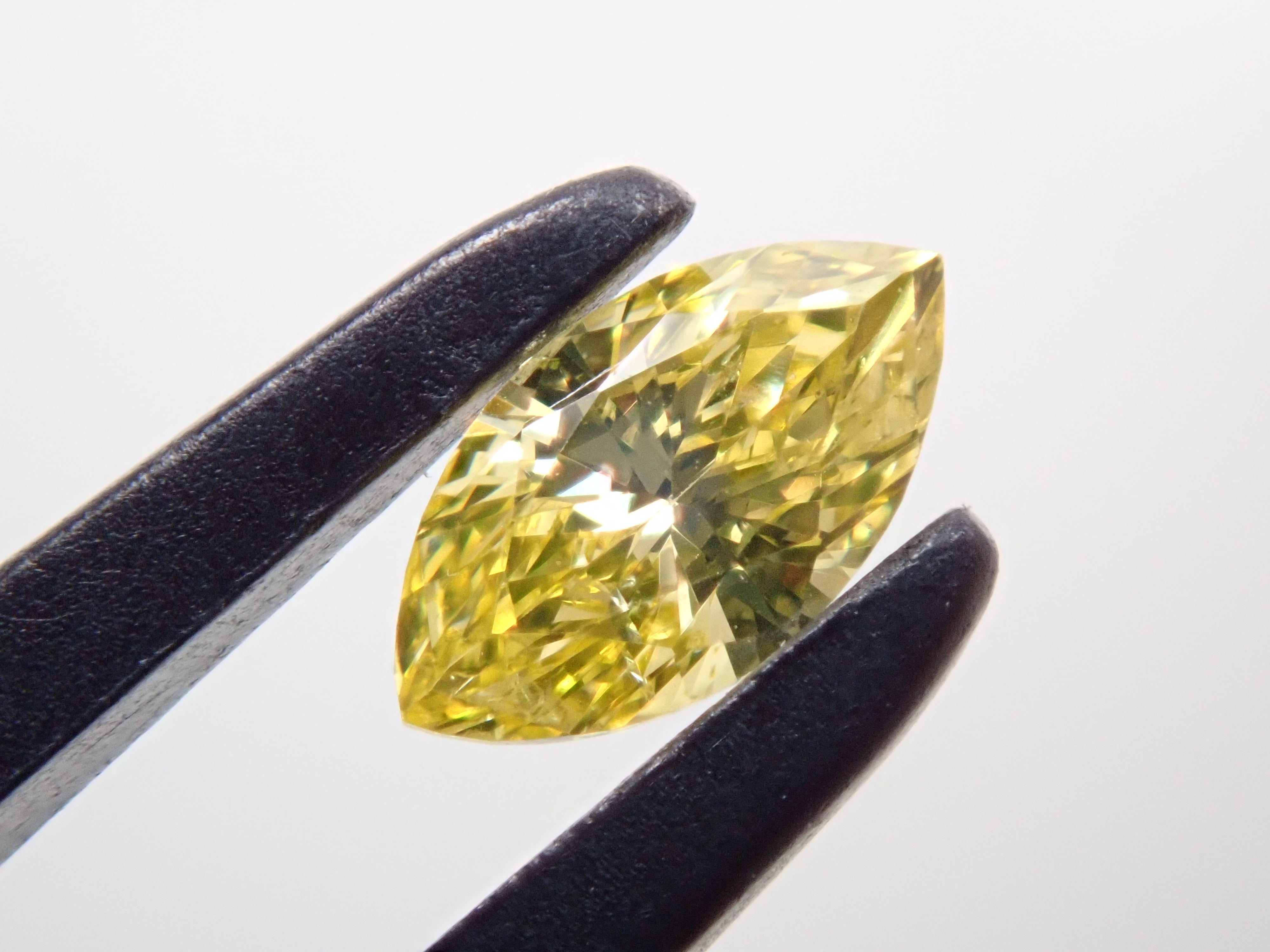 イエローダイヤモンド（トリートメント） 0.190ctルース(FANCY INTENSE YELLOW*, SI-2)
