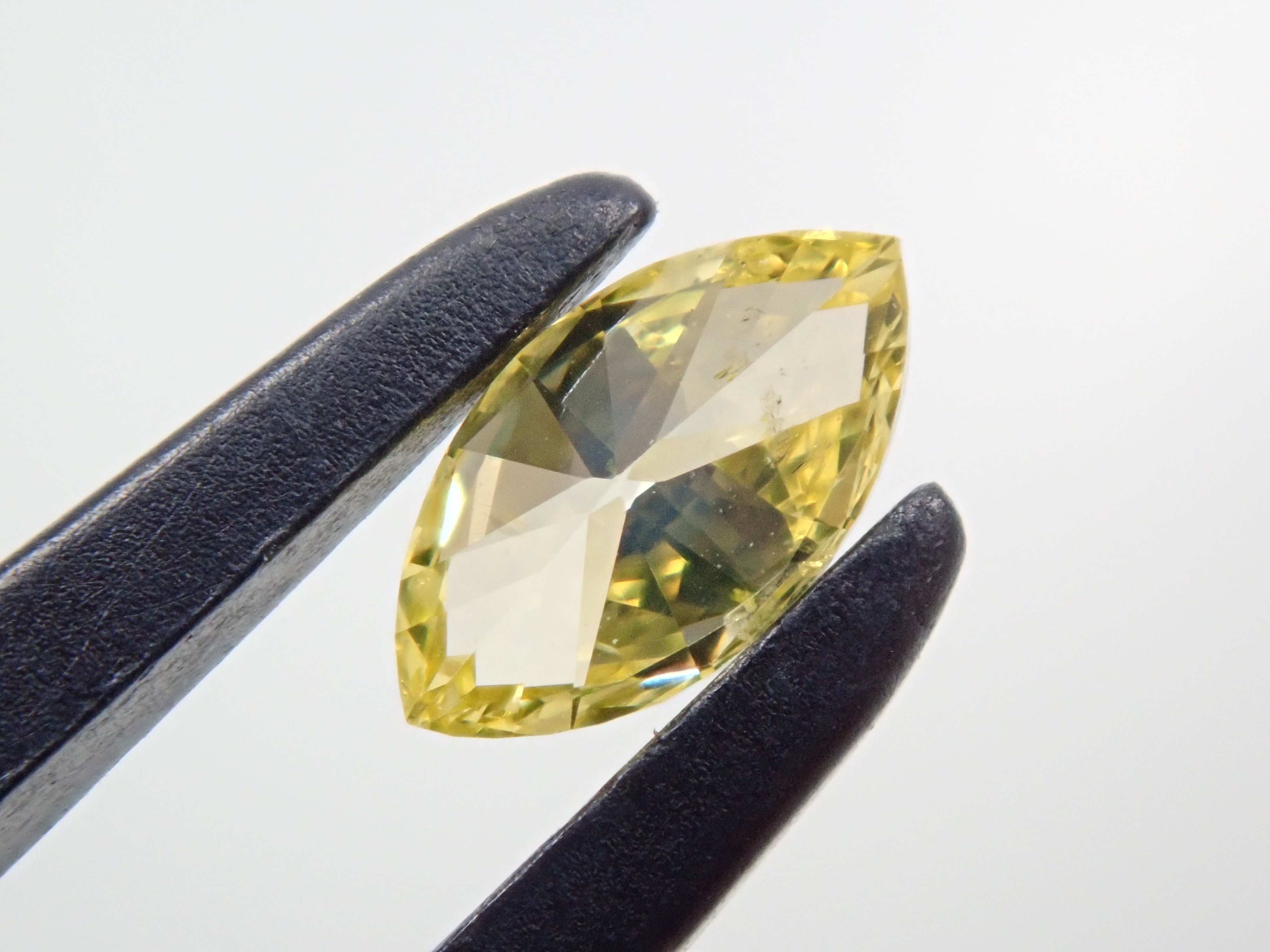 イエローダイヤモンド（トリートメント） 0.190ctルース(FANCY INTENSE YELLOW*, SI-2)