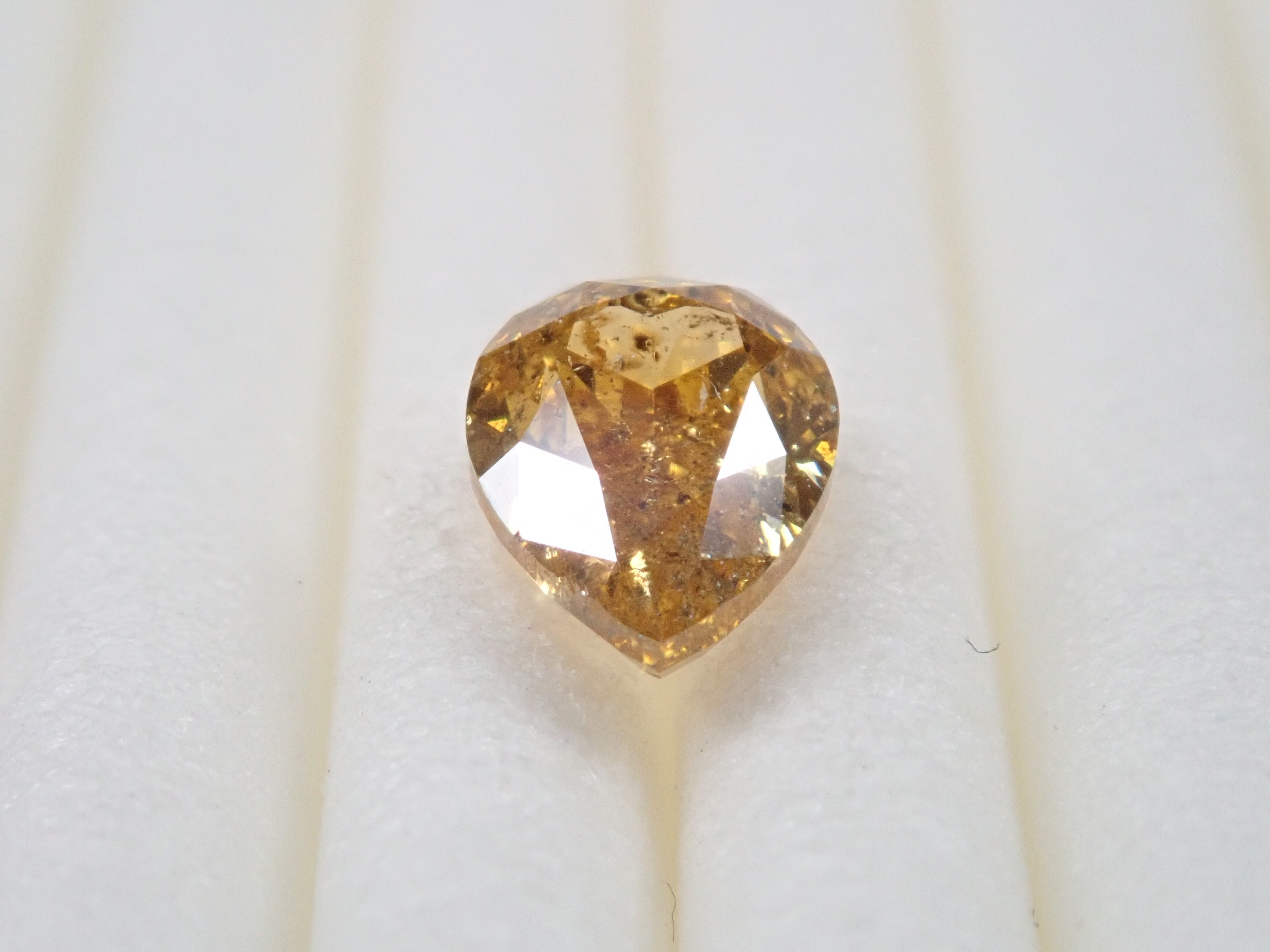 イエローダイヤモンド 0.706ctルース(FANCY DEEP ORANGY YELLOW, I-1)