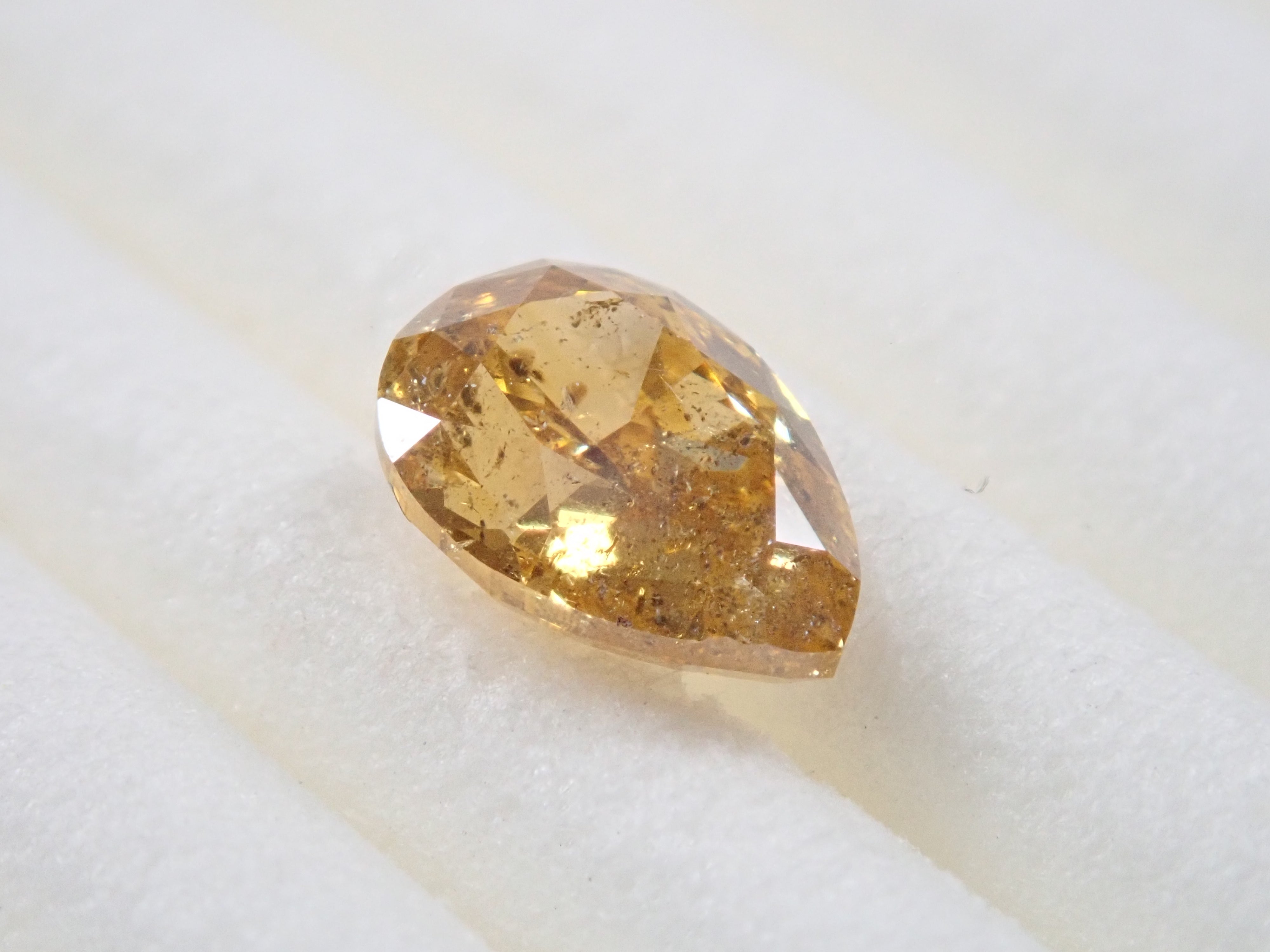 イエローダイヤモンド 0.706ctルース(FANCY DEEP ORANGY YELLOW, I-1)