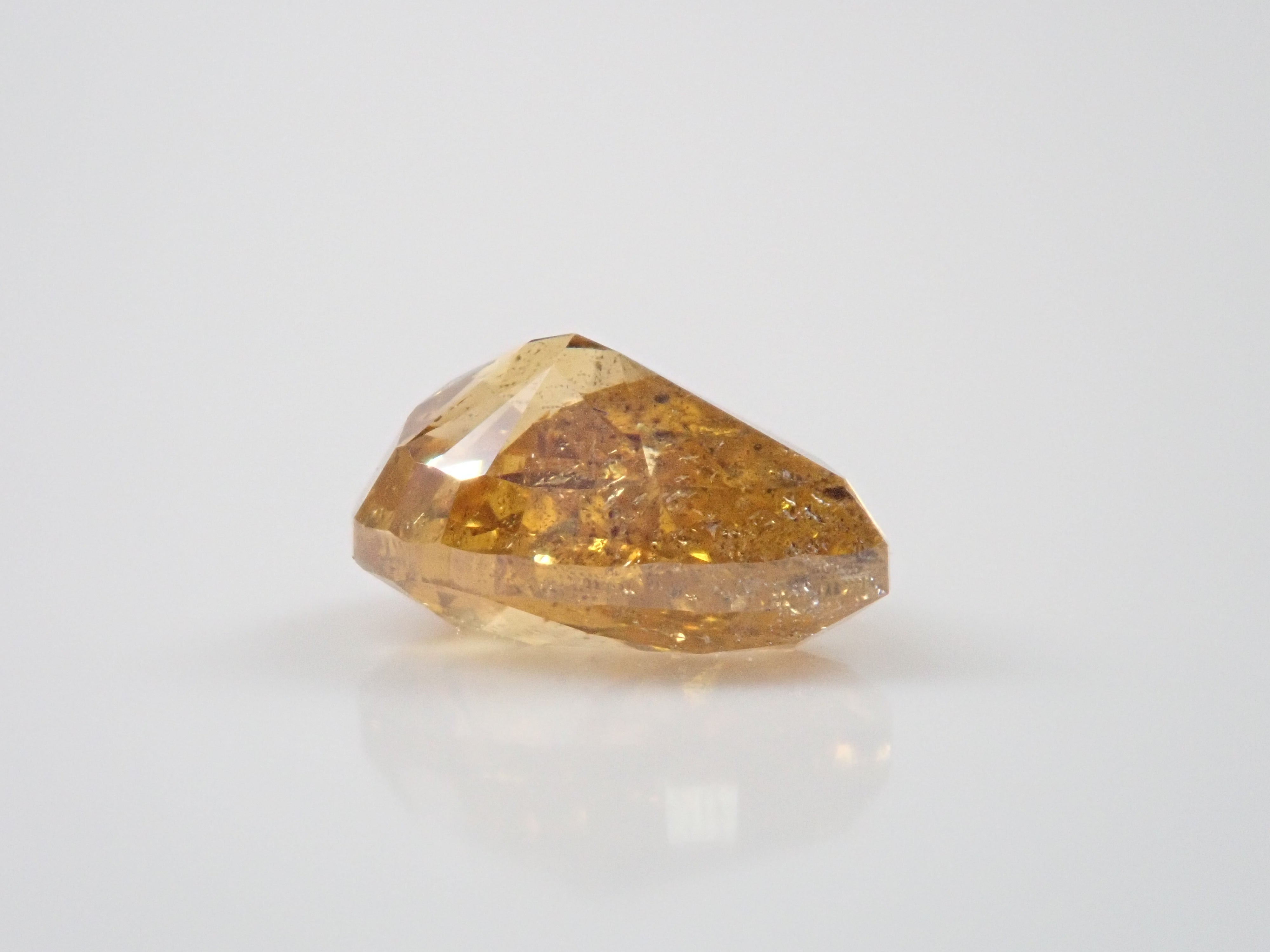イエローダイヤモンド 0.706ctルース(FANCY DEEP ORANGY YELLOW, I-1)