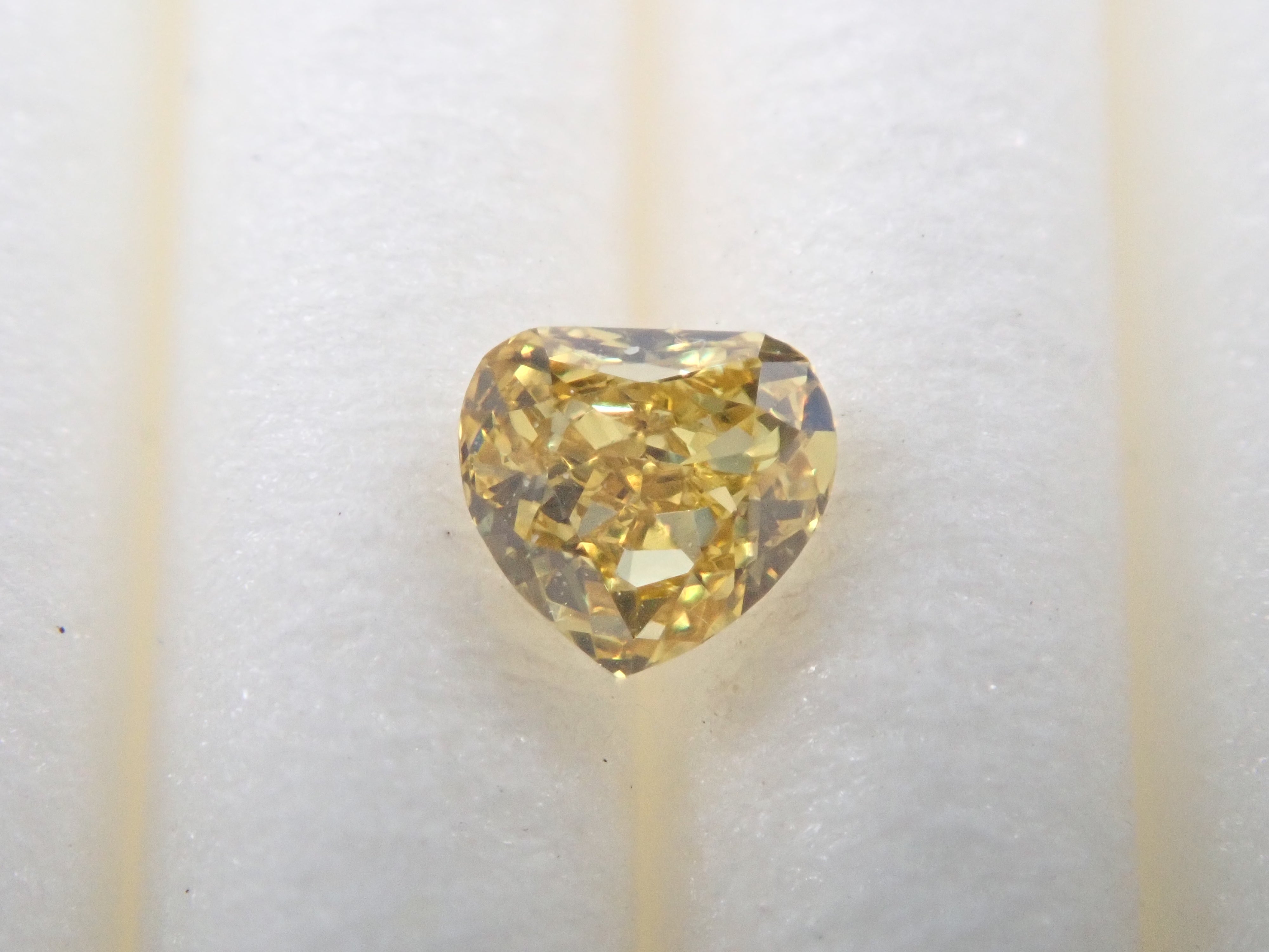 イエローダイヤモンド 0.121ctルース(FANCY INTENSE YELLOW, VS-1)