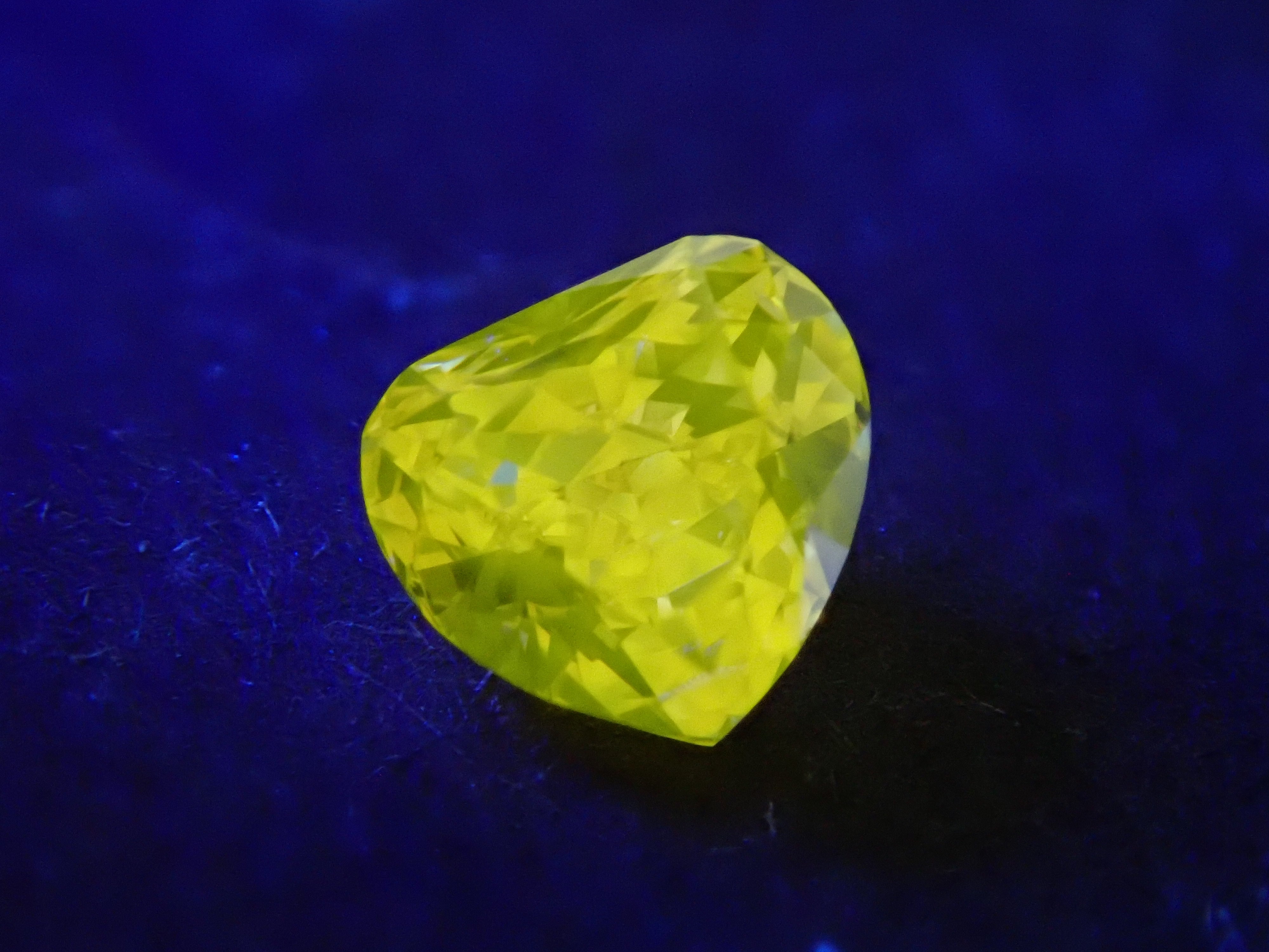 イエローダイヤモンド 0.121ctルース(FANCY INTENSE YELLOW, VS-1)