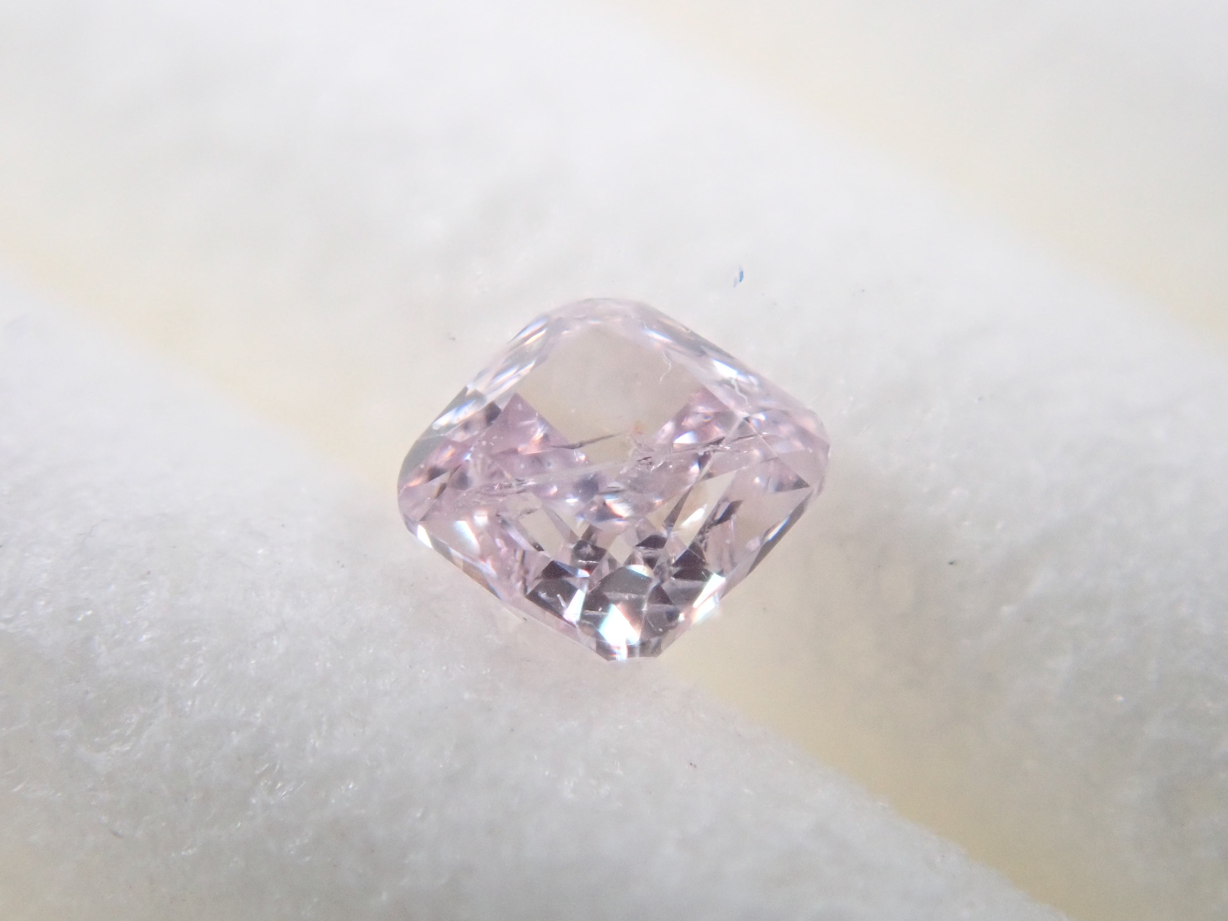 【32501425掲載】ピンクダイヤモンド 0.074ctルース(FANCY LIGHT PURPLE PINK, I-1)