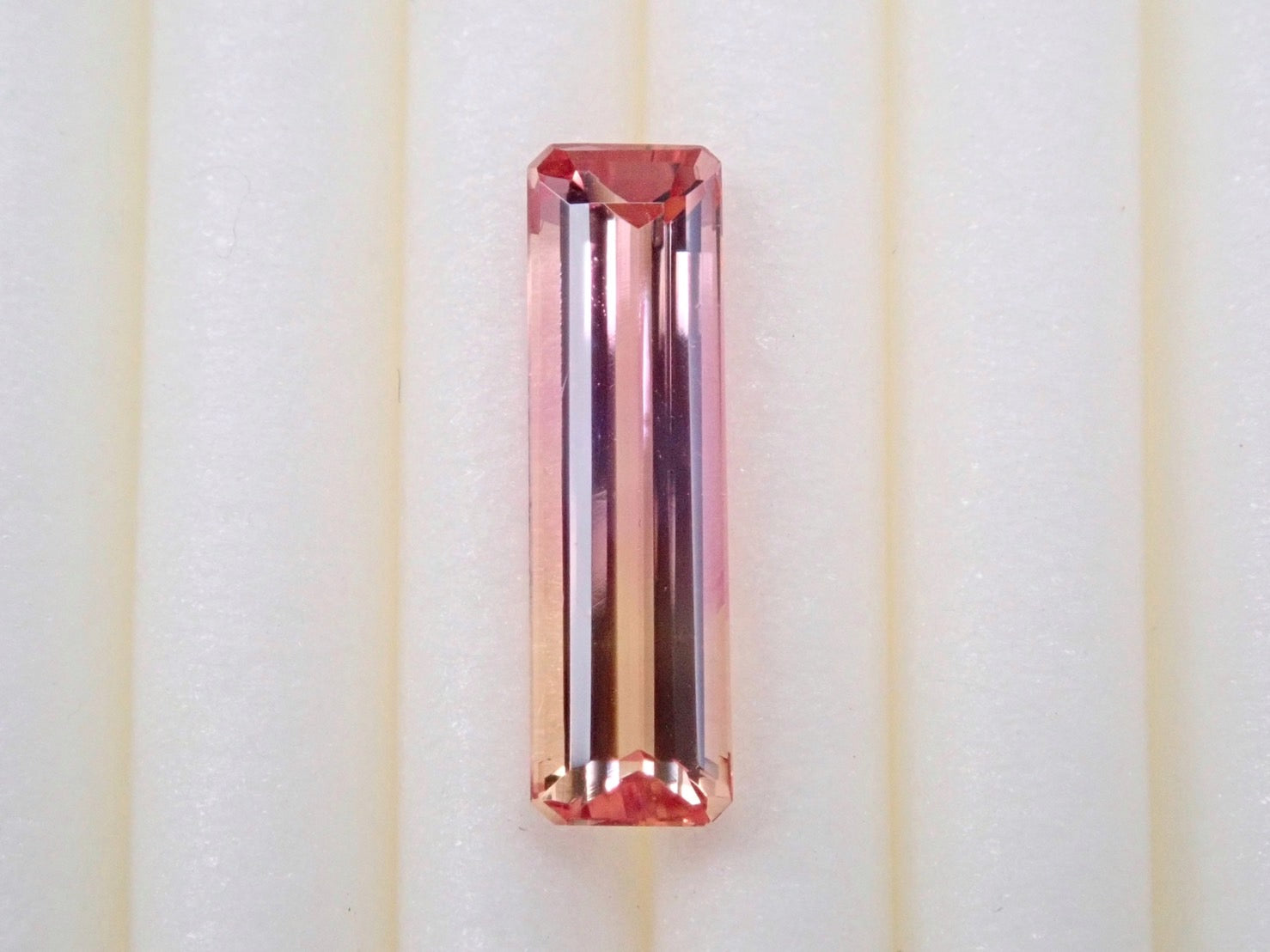 Brazilian Bicolor Imperial Topaz 0.972ct Loose Japanese-German Edition