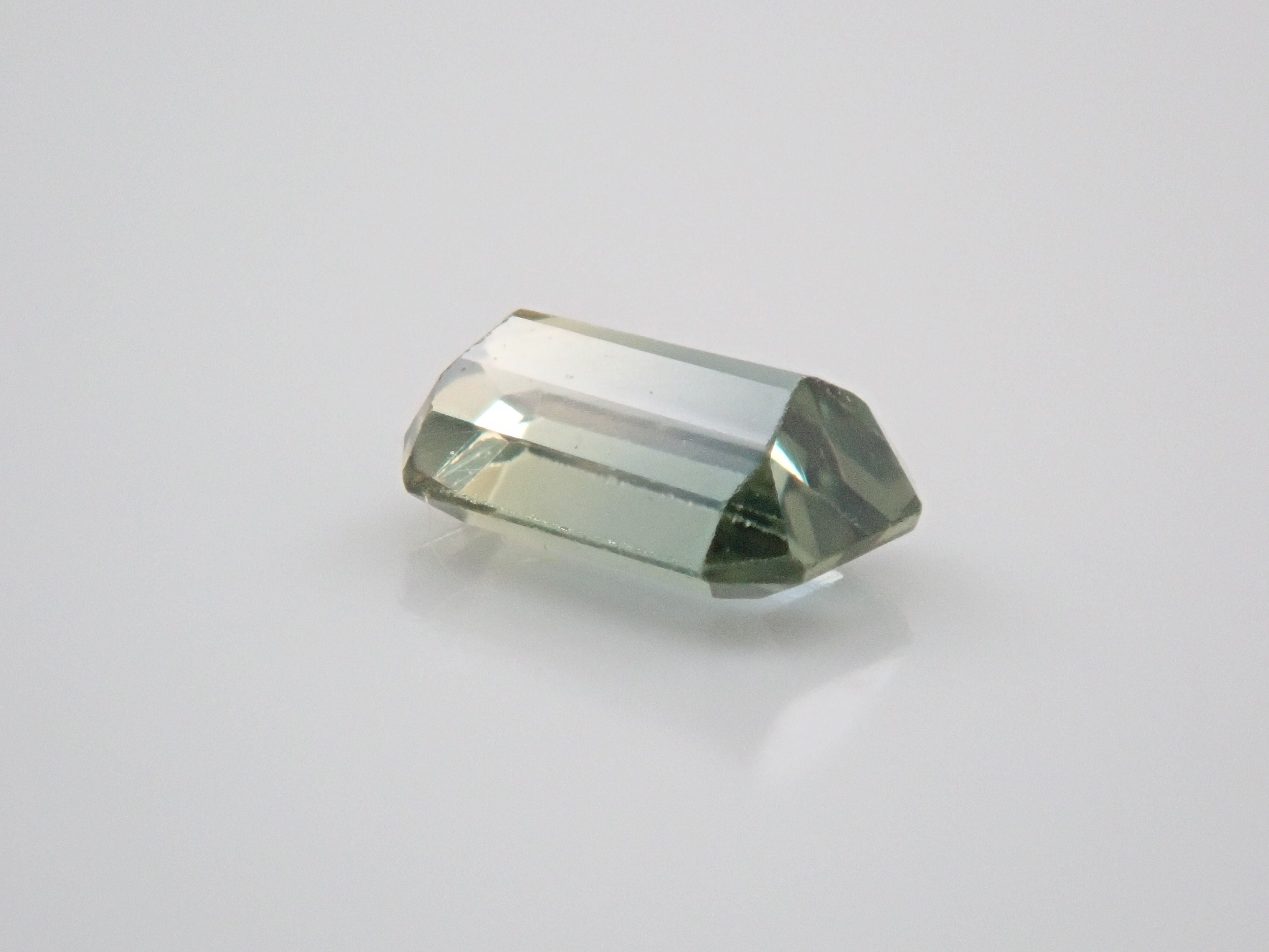 Bicolor sapphire 0.248ct loose