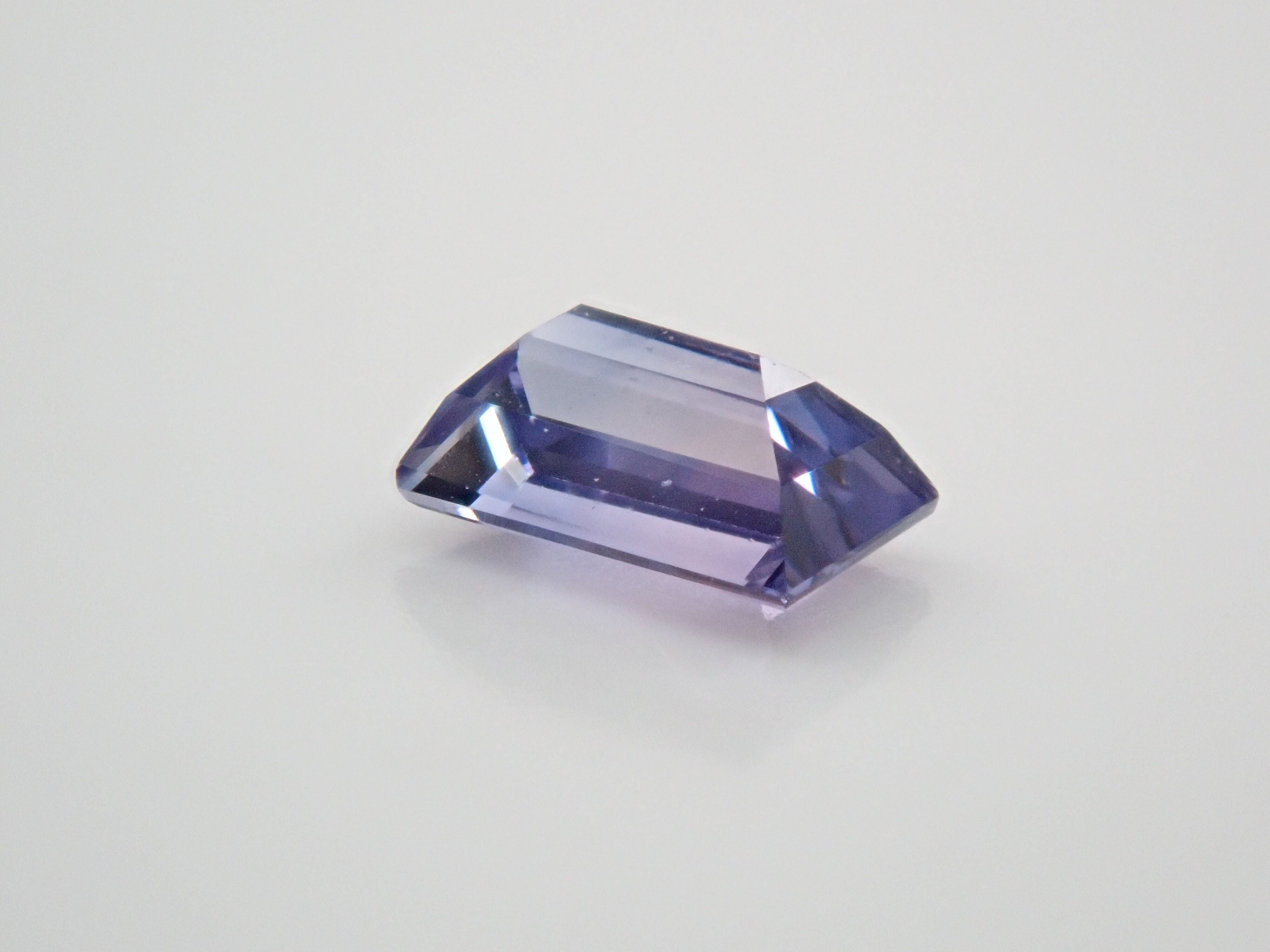 Bicolor sapphire 0.176ct loose