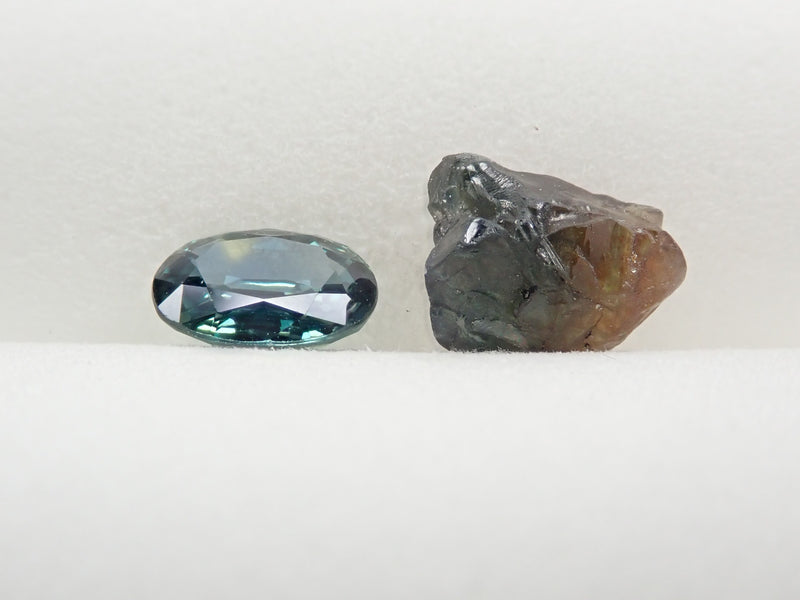 綠色藍寶石原石 1.513 克拉，原石 2.899 克拉