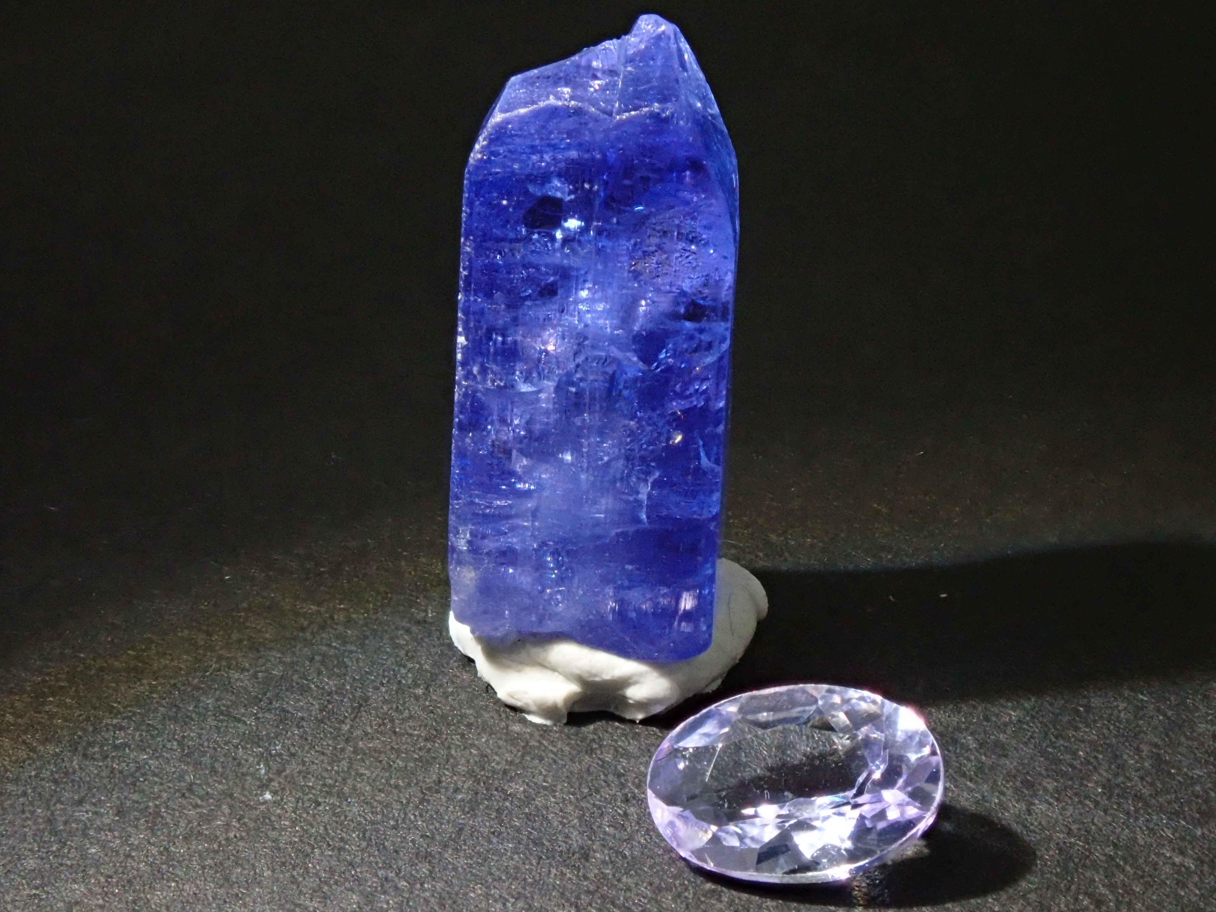 Tanzanite rough stone/loose set 4.044ct