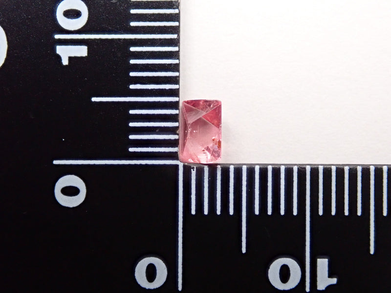 粉紅色尖晶石 0.540 克拉原石