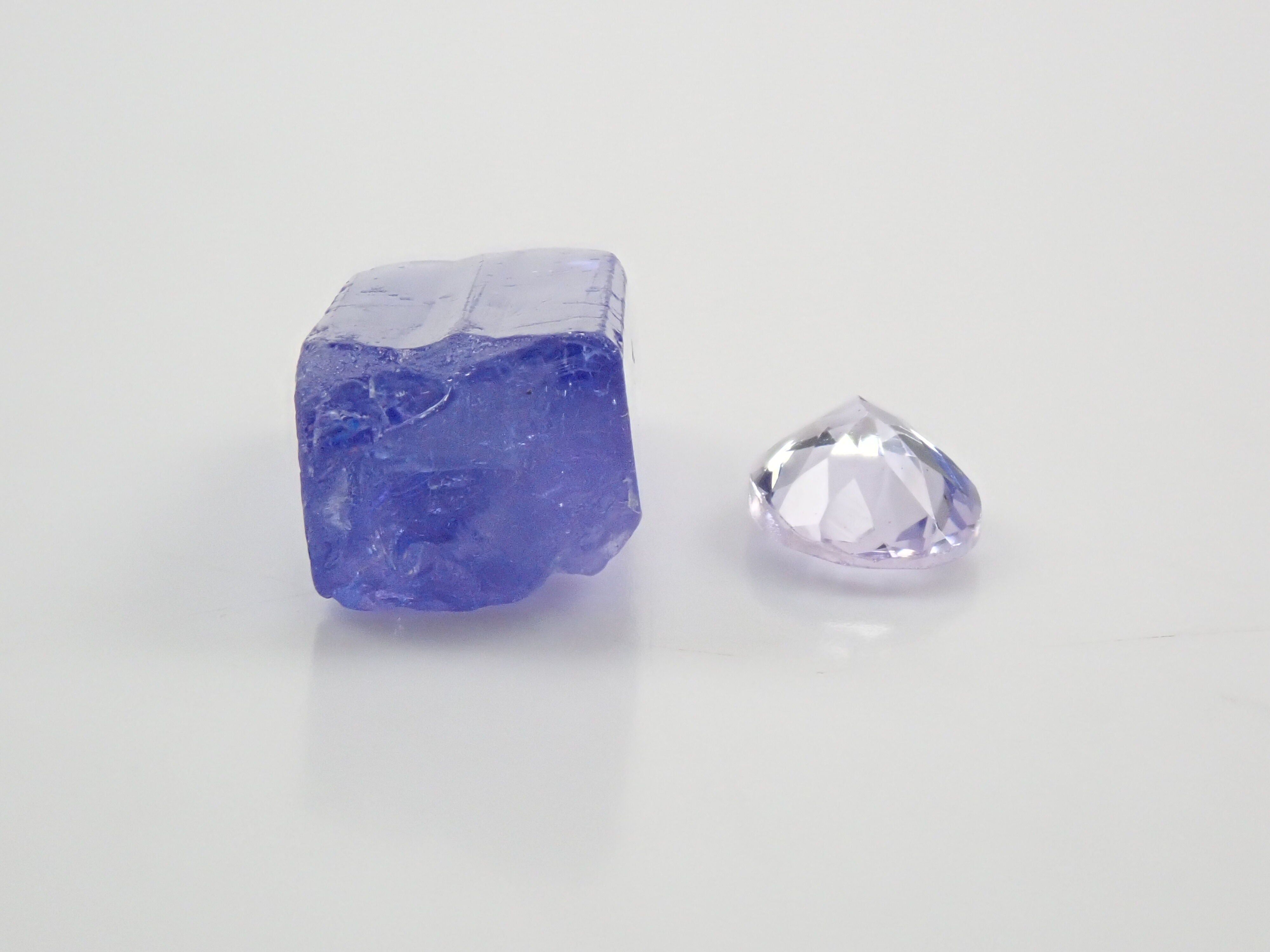 Tanzanite rough stone/loose set 4.044ct